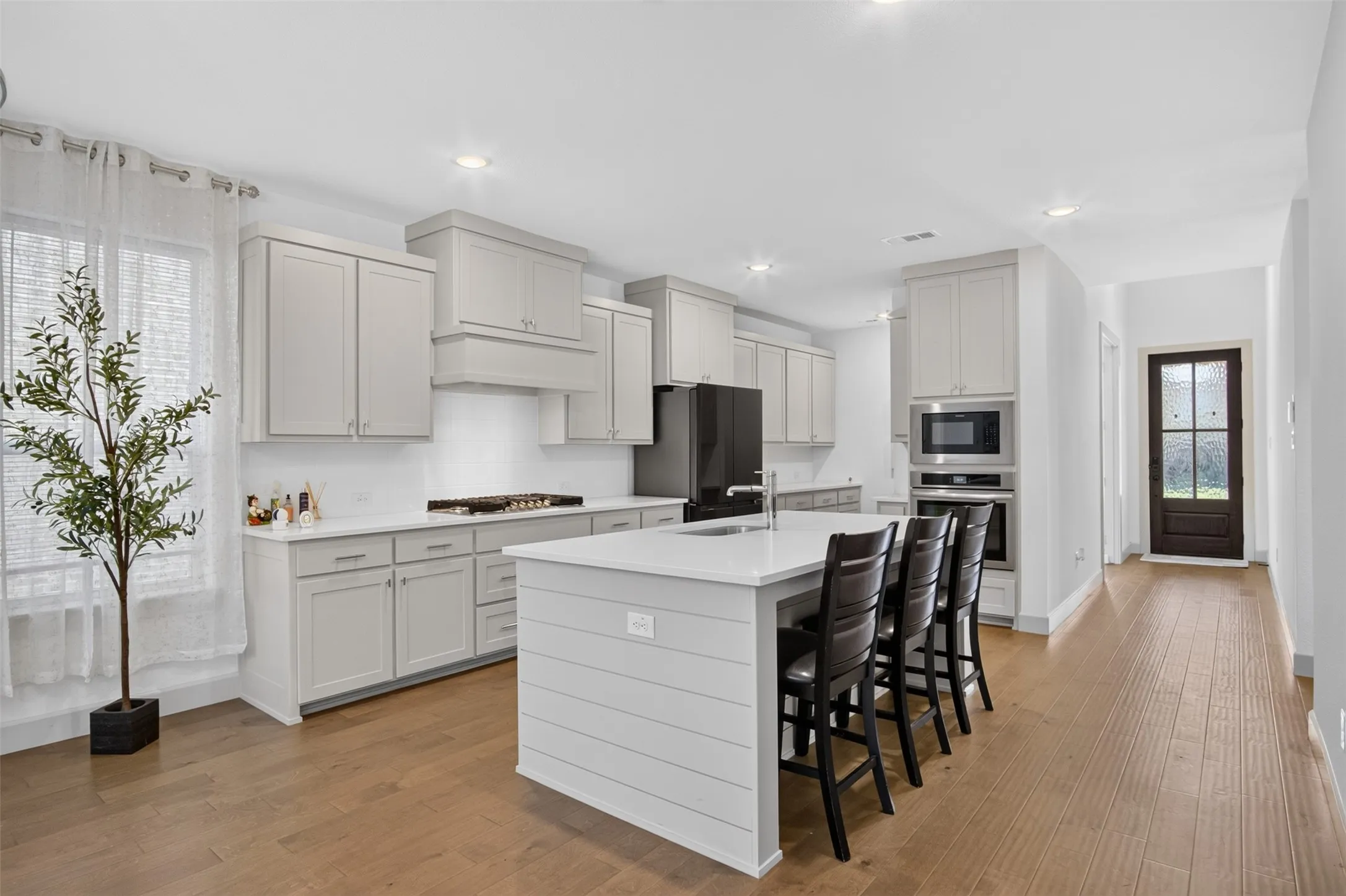 Single Family Residence For Sale in Tarrant County , 213 Scottish Way, Mansfield, Texas 76063, 4 Bedroom, 5 Bathroom, 2 Garage spaces, 3,323 Sqft, built in 2023, mls#21320891, Real Estate Agent in Mansfield, Homes For Sale in Tarrant county, Homes For Sale in Mansfield, Realtor in Mansfield Texas, Real Estate Brokerage Independent Realty Texas, Luminita Cordes Realtor