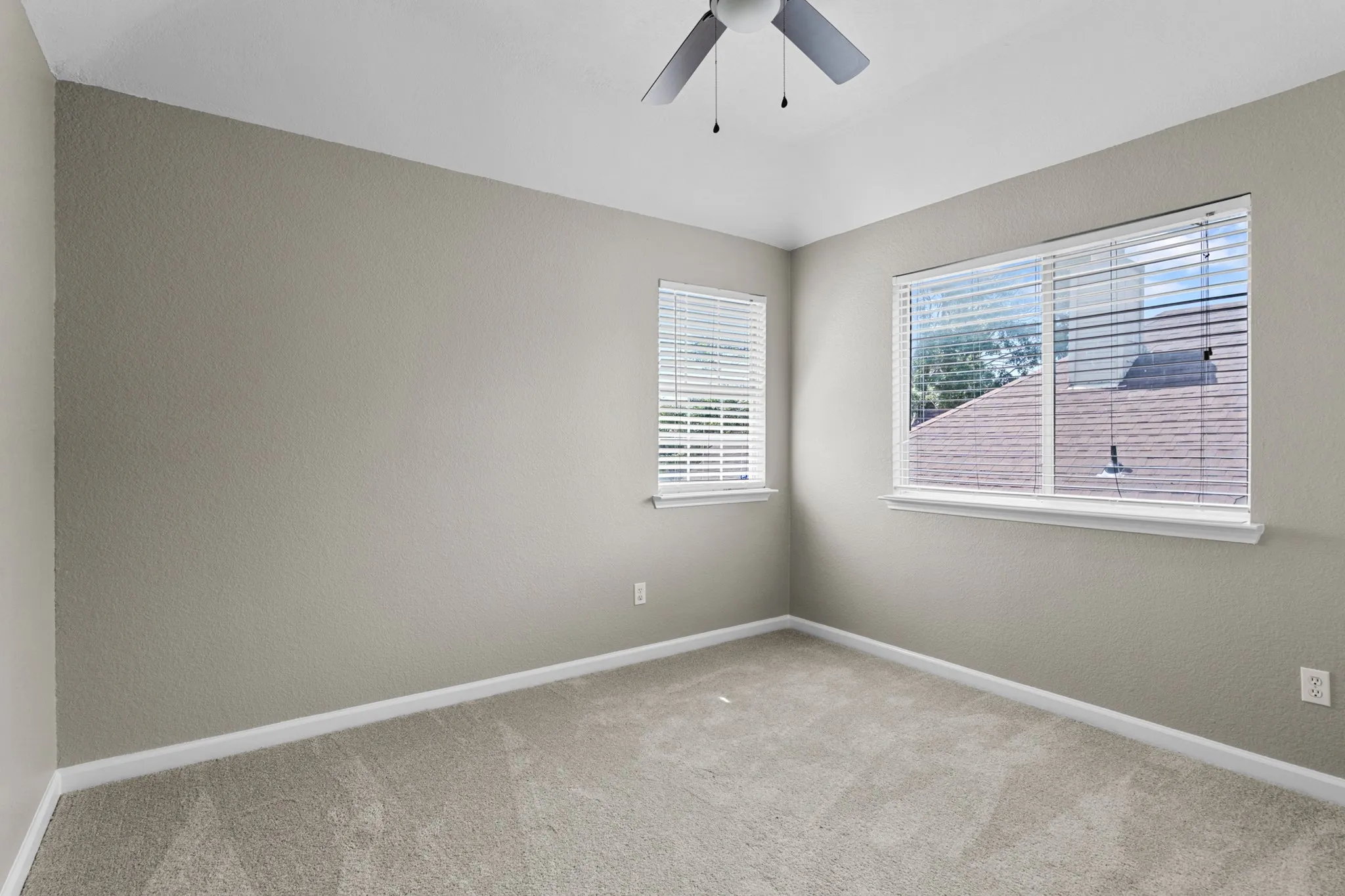 Single Family Residence For Sale in Dallas County , 1229 Clear Creek Drive, Mesquite, Texas 75181, 3 Bedroom, 3 Bathroom, 2 Garage spaces, 1,993 Sqft, built in 1995, mls#21318919, Real Estate Agent in Mesquite, Homes For Sale in Dallas county, Homes For Sale in Mesquite, Realtor in Mesquite Texas, Real Estate Brokerage Independent Realty Texas, Luminita Cordes Realtor