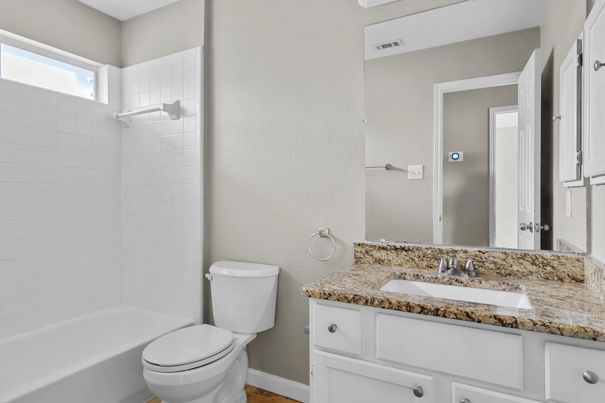 Single Family Residence For Sale in Dallas County , 1229 Clear Creek Drive, Mesquite, Texas 75181, 3 Bedroom, 3 Bathroom, 2 Garage spaces, 1,993 Sqft, built in 1995, mls#21318919, Real Estate Agent in Mesquite, Homes For Sale in Dallas county, Homes For Sale in Mesquite, Realtor in Mesquite Texas, Real Estate Brokerage Independent Realty Texas, Luminita Cordes Realtor