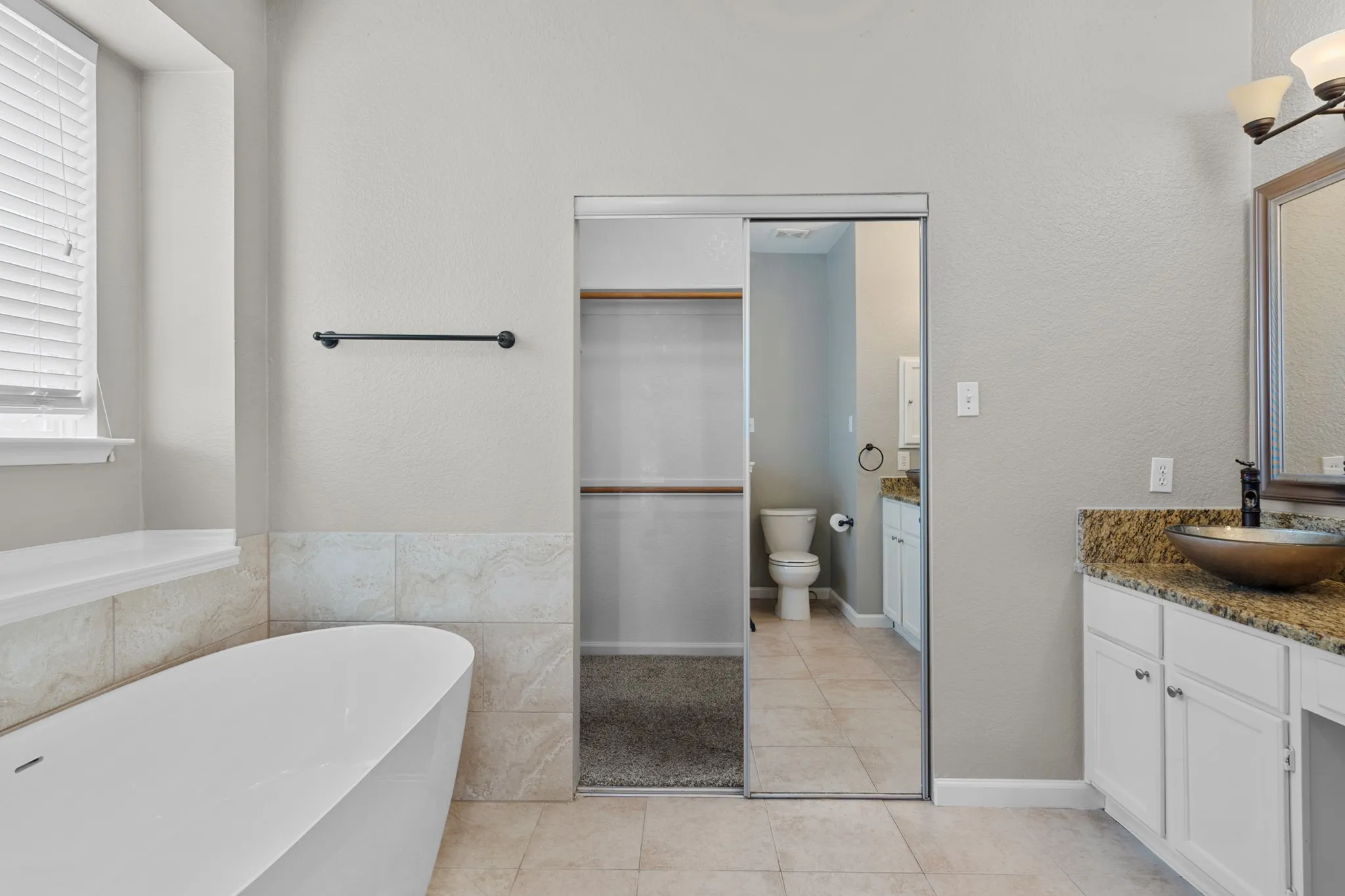 Single Family Residence For Sale in Dallas County , 1229 Clear Creek Drive, Mesquite, Texas 75181, 3 Bedroom, 3 Bathroom, 2 Garage spaces, 1,993 Sqft, built in 1995, mls#21318919, Real Estate Agent in Mesquite, Homes For Sale in Dallas county, Homes For Sale in Mesquite, Realtor in Mesquite Texas, Real Estate Brokerage Independent Realty Texas, Luminita Cordes Realtor