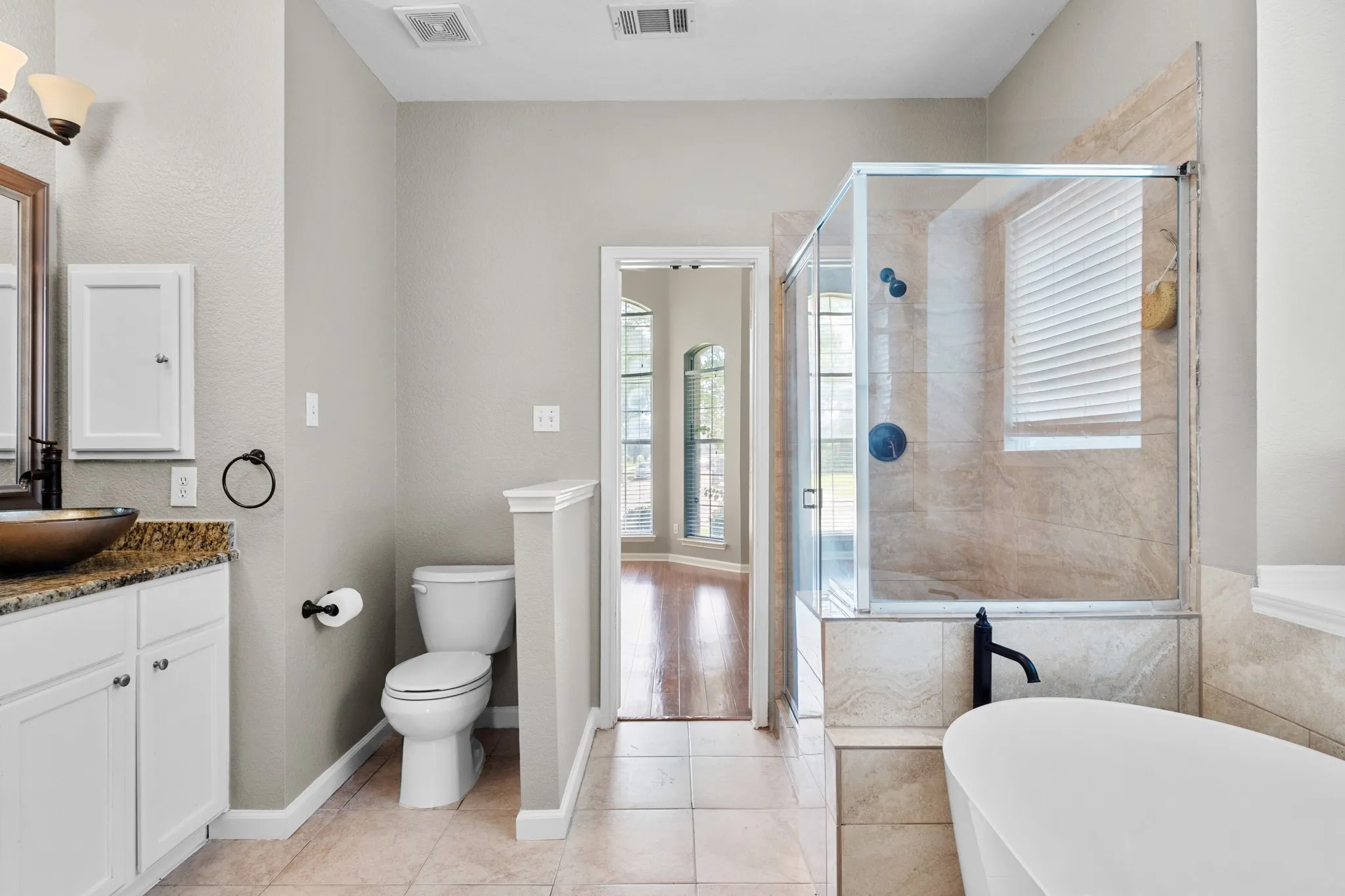 Single Family Residence For Sale in Dallas County , 1229 Clear Creek Drive, Mesquite, Texas 75181, 3 Bedroom, 3 Bathroom, 2 Garage spaces, 1,993 Sqft, built in 1995, mls#21318919, Real Estate Agent in Mesquite, Homes For Sale in Dallas county, Homes For Sale in Mesquite, Realtor in Mesquite Texas, Real Estate Brokerage Independent Realty Texas, Luminita Cordes Realtor