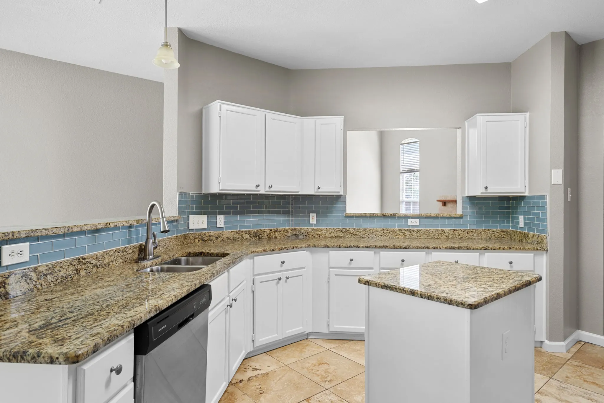 Single Family Residence For Sale in Dallas County , 1229 Clear Creek Drive, Mesquite, Texas 75181, 3 Bedroom, 3 Bathroom, 2 Garage spaces, 1,993 Sqft, built in 1995, mls#21318919, Real Estate Agent in Mesquite, Homes For Sale in Dallas county, Homes For Sale in Mesquite, Realtor in Mesquite Texas, Real Estate Brokerage Independent Realty Texas, Luminita Cordes Realtor