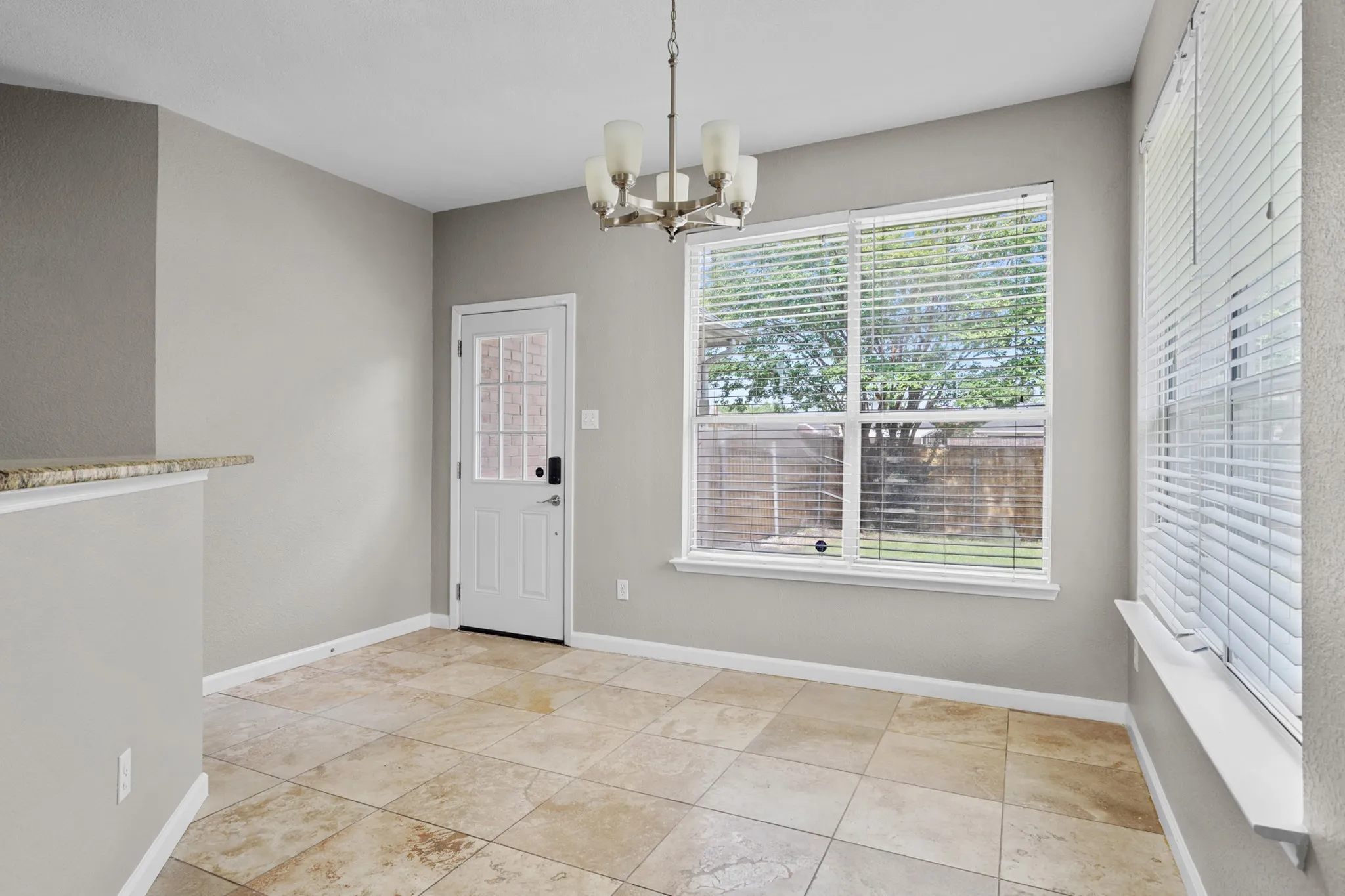 Single Family Residence For Sale in Dallas County , 1229 Clear Creek Drive, Mesquite, Texas 75181, 3 Bedroom, 3 Bathroom, 2 Garage spaces, 1,993 Sqft, built in 1995, mls#21318919, Real Estate Agent in Mesquite, Homes For Sale in Dallas county, Homes For Sale in Mesquite, Realtor in Mesquite Texas, Real Estate Brokerage Independent Realty Texas, Luminita Cordes Realtor