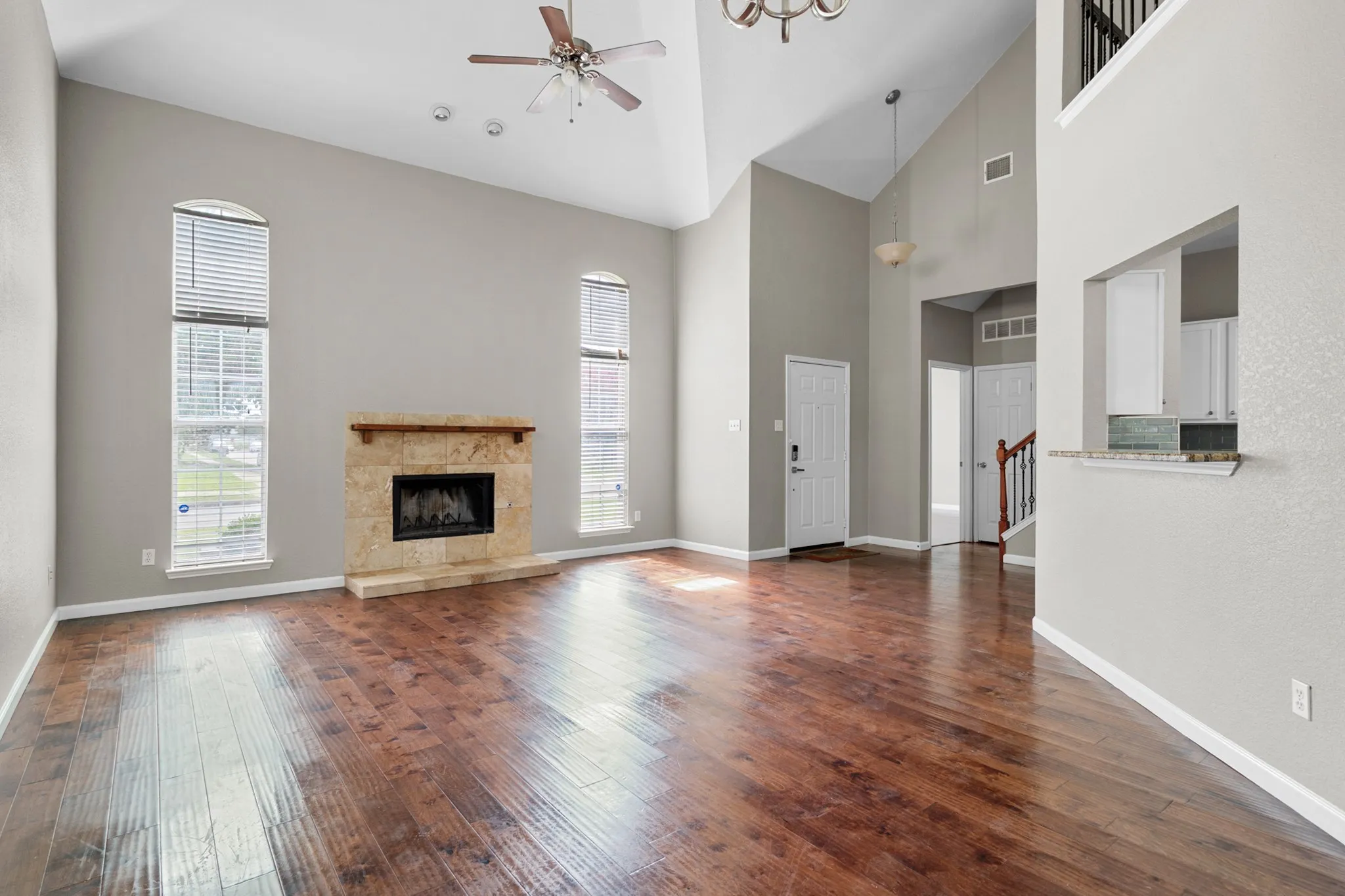 Single Family Residence For Sale in Dallas County , 1229 Clear Creek Drive, Mesquite, Texas 75181, 3 Bedroom, 3 Bathroom, 2 Garage spaces, 1,993 Sqft, built in 1995, mls#21318919, Real Estate Agent in Mesquite, Homes For Sale in Dallas county, Homes For Sale in Mesquite, Realtor in Mesquite Texas, Real Estate Brokerage Independent Realty Texas, Luminita Cordes Realtor