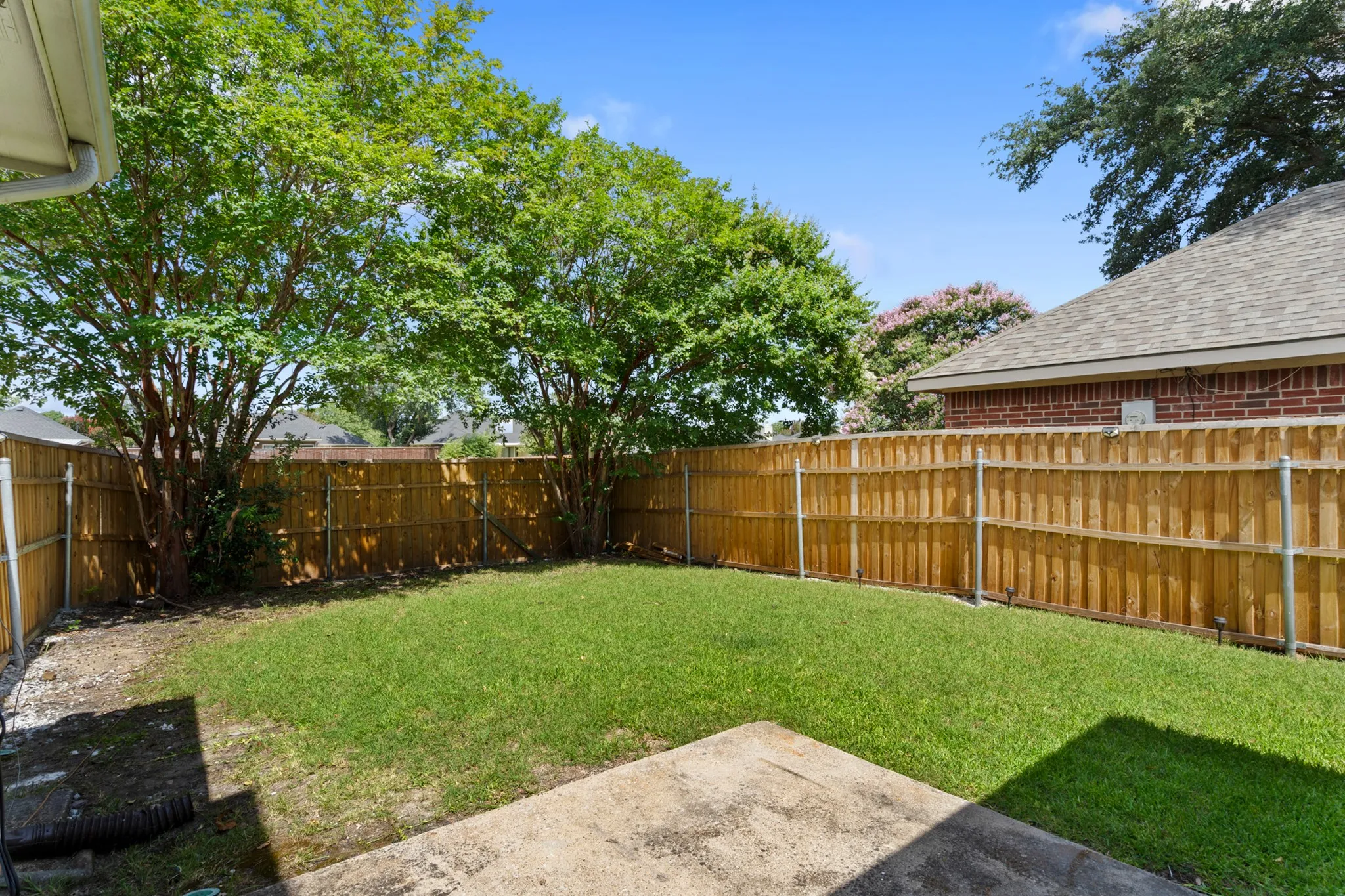 Single Family Residence For Sale in Dallas County , 1229 Clear Creek Drive, Mesquite, Texas 75181, 3 Bedroom, 3 Bathroom, 2 Garage spaces, 1,993 Sqft, built in 1995, mls#21318919, Real Estate Agent in Mesquite, Homes For Sale in Dallas county, Homes For Sale in Mesquite, Realtor in Mesquite Texas, Real Estate Brokerage Independent Realty Texas, Luminita Cordes Realtor