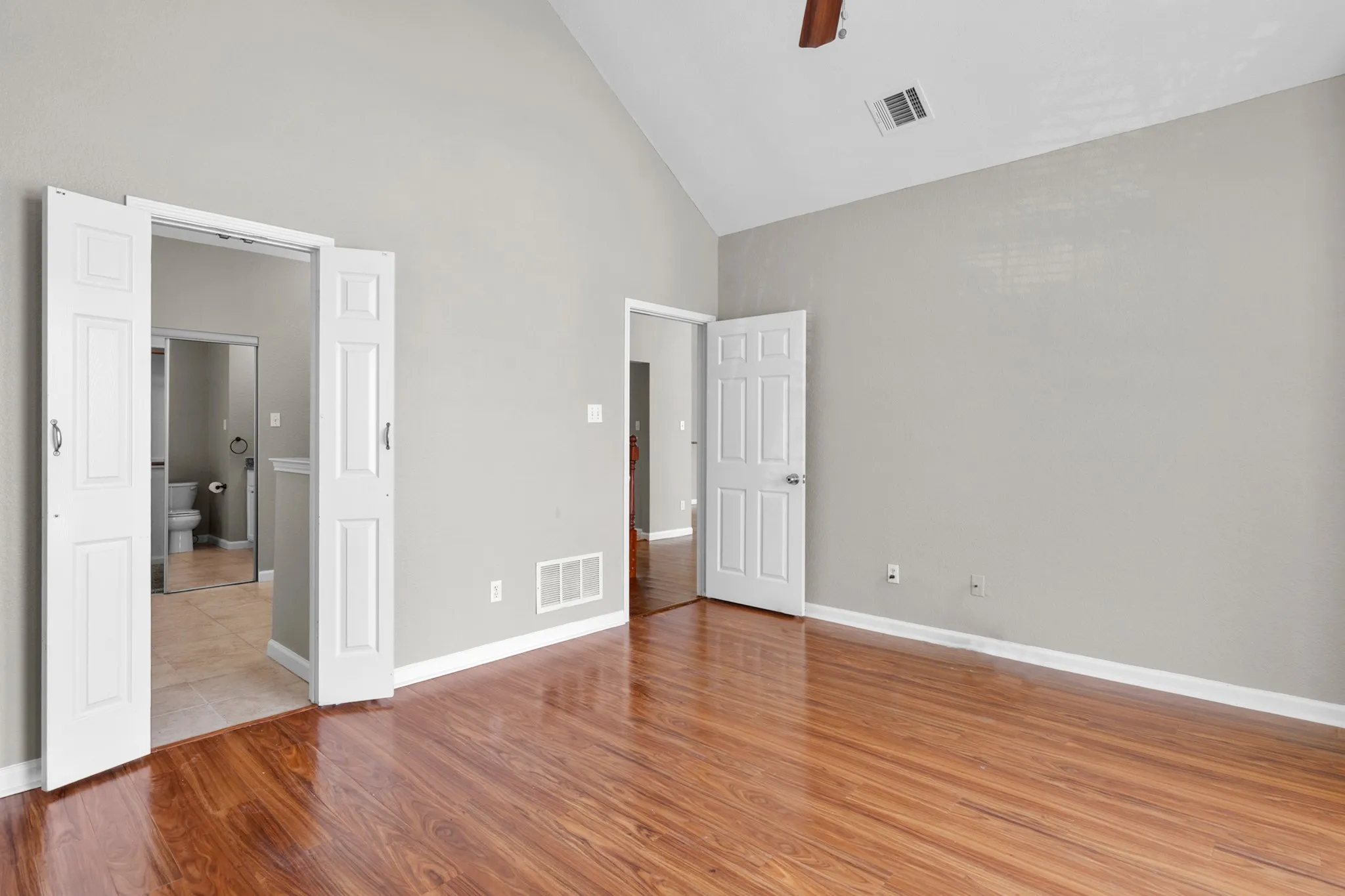 Single Family Residence For Sale in Dallas County , 1229 Clear Creek Drive, Mesquite, Texas 75181, 3 Bedroom, 3 Bathroom, 2 Garage spaces, 1,993 Sqft, built in 1995, mls#21318919, Real Estate Agent in Mesquite, Homes For Sale in Dallas county, Homes For Sale in Mesquite, Realtor in Mesquite Texas, Real Estate Brokerage Independent Realty Texas, Luminita Cordes Realtor