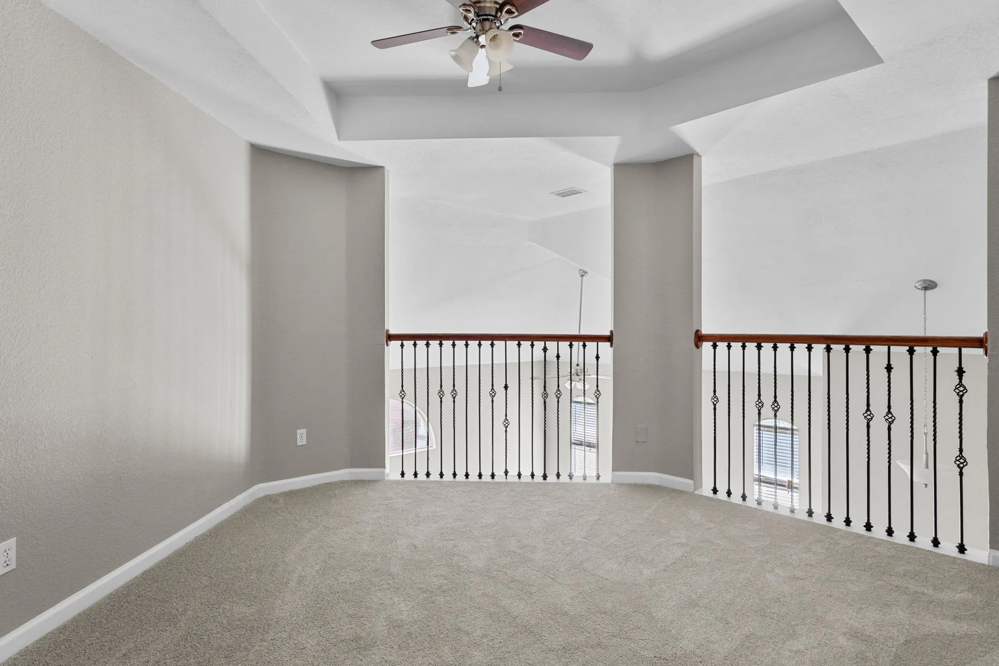 Single Family Residence For Sale in Dallas County , 1229 Clear Creek Drive, Mesquite, Texas 75181, 3 Bedroom, 3 Bathroom, 2 Garage spaces, 1,993 Sqft, built in 1995, mls#21318919, Real Estate Agent in Mesquite, Homes For Sale in Dallas county, Homes For Sale in Mesquite, Realtor in Mesquite Texas, Real Estate Brokerage Independent Realty Texas, Luminita Cordes Realtor