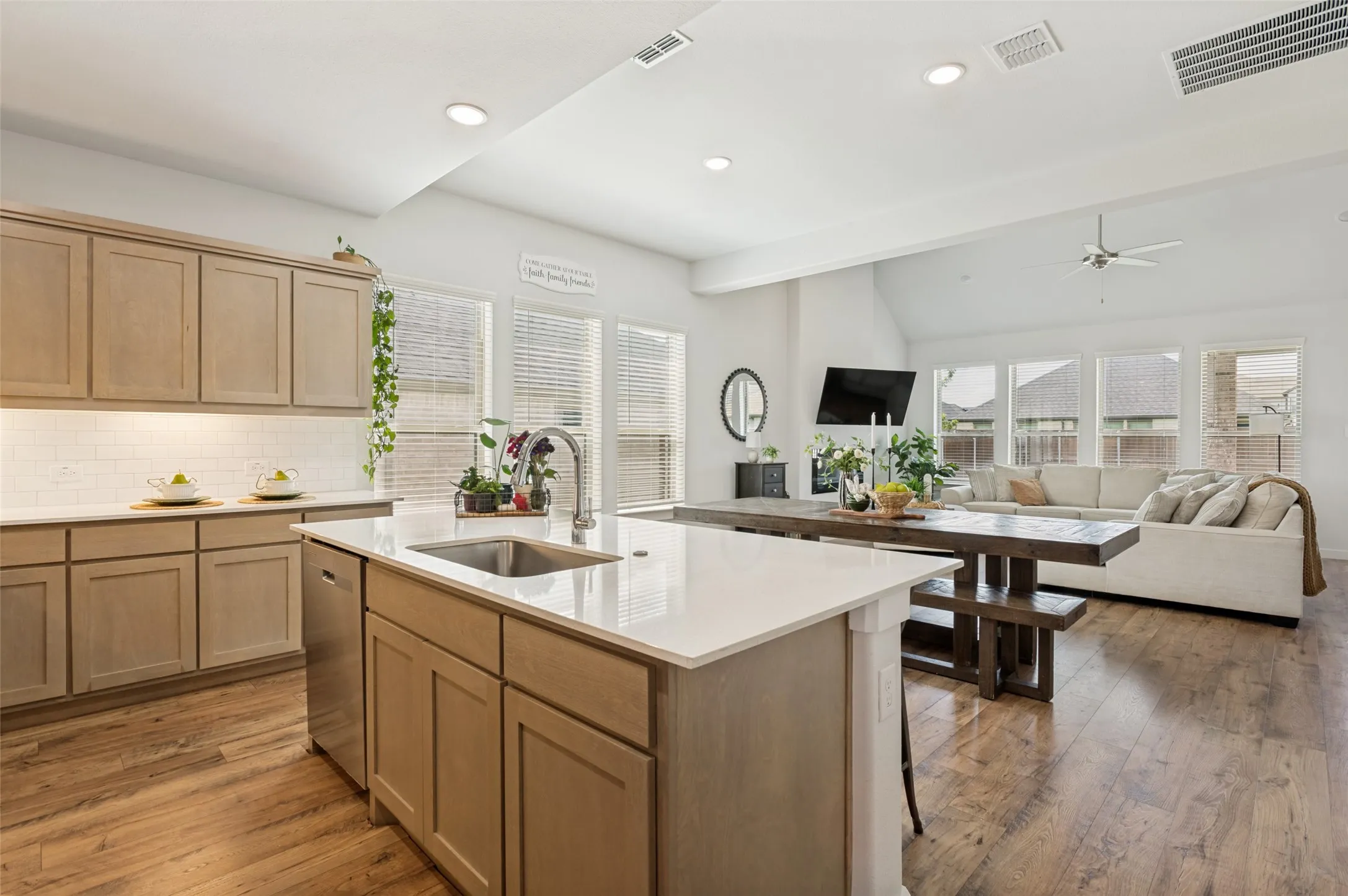 Single Family Residence For Sale in Ellis County , 456 Leopold Trail, Waxahachie, Texas 75165, 4 Bedroom, 3 Bathroom, 3 Garage spaces, 2,444 Sqft, built in 2023, mls#21313620, Real Estate Agent in Waxahachie, Homes For Sale in Ellis county, Homes For Sale in Waxahachie, Realtor in Waxahachie Texas, Real Estate Brokerage Independent Realty Texas, Luminita Cordes Realtor