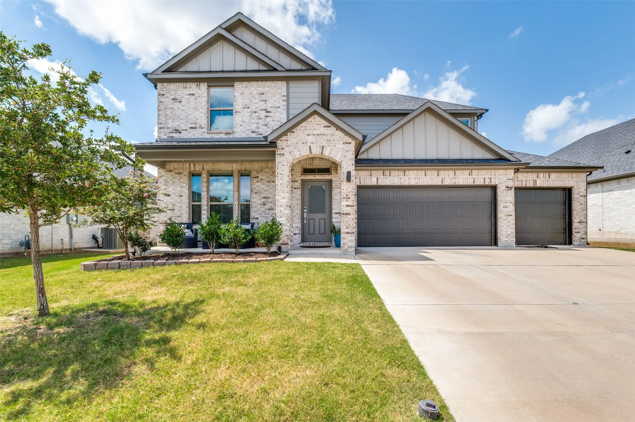 Single Family Residence For Sale in Ellis County , 456 Leopold Trail, Waxahachie, Texas 75165, 4 Bedroom, 3 Bathroom, 3 Garage spaces, 2,444 Sqft, built in 2023, mls#21313620, Real Estate Agent in Waxahachie, Homes For Sale in Ellis county, Homes For Sale in Waxahachie, Realtor in Waxahachie Texas, Real Estate Brokerage Independent Realty Texas, Luminita Cordes Realtor
