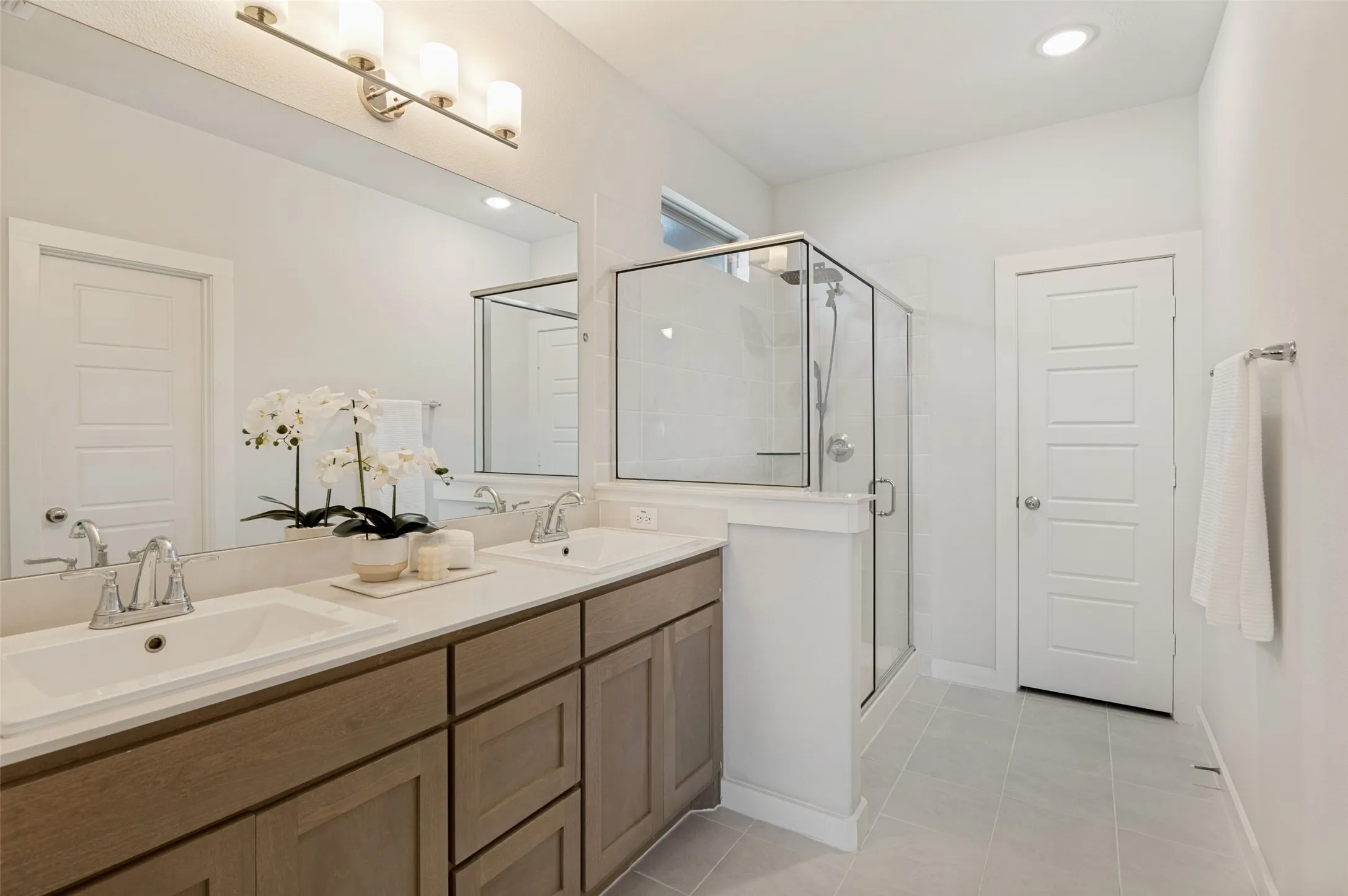 Single Family Residence For Sale in Ellis County , 456 Leopold Trail, Waxahachie, Texas 75165, 4 Bedroom, 3 Bathroom, 3 Garage spaces, 2,444 Sqft, built in 2023, mls#21313620, Real Estate Agent in Waxahachie, Homes For Sale in Ellis county, Homes For Sale in Waxahachie, Realtor in Waxahachie Texas, Real Estate Brokerage Independent Realty Texas, Luminita Cordes Realtor