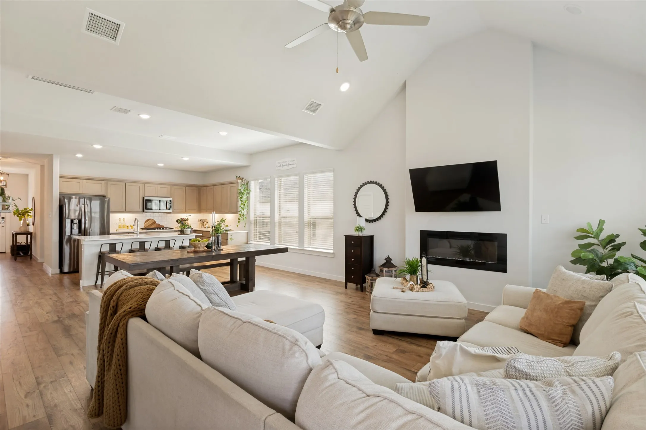 Single Family Residence For Sale in Ellis County , 456 Leopold Trail, Waxahachie, Texas 75165, 4 Bedroom, 3 Bathroom, 3 Garage spaces, 2,444 Sqft, built in 2023, mls#21313620, Real Estate Agent in Waxahachie, Homes For Sale in Ellis county, Homes For Sale in Waxahachie, Realtor in Waxahachie Texas, Real Estate Brokerage Independent Realty Texas, Luminita Cordes Realtor