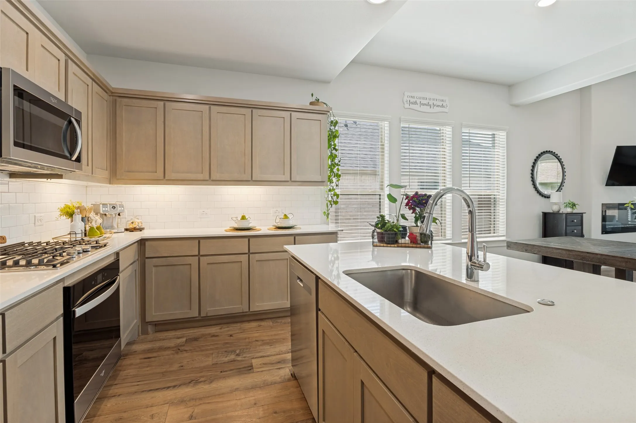 Single Family Residence For Sale in Ellis County , 456 Leopold Trail, Waxahachie, Texas 75165, 4 Bedroom, 3 Bathroom, 3 Garage spaces, 2,444 Sqft, built in 2023, mls#21313620, Real Estate Agent in Waxahachie, Homes For Sale in Ellis county, Homes For Sale in Waxahachie, Realtor in Waxahachie Texas, Real Estate Brokerage Independent Realty Texas, Luminita Cordes Realtor