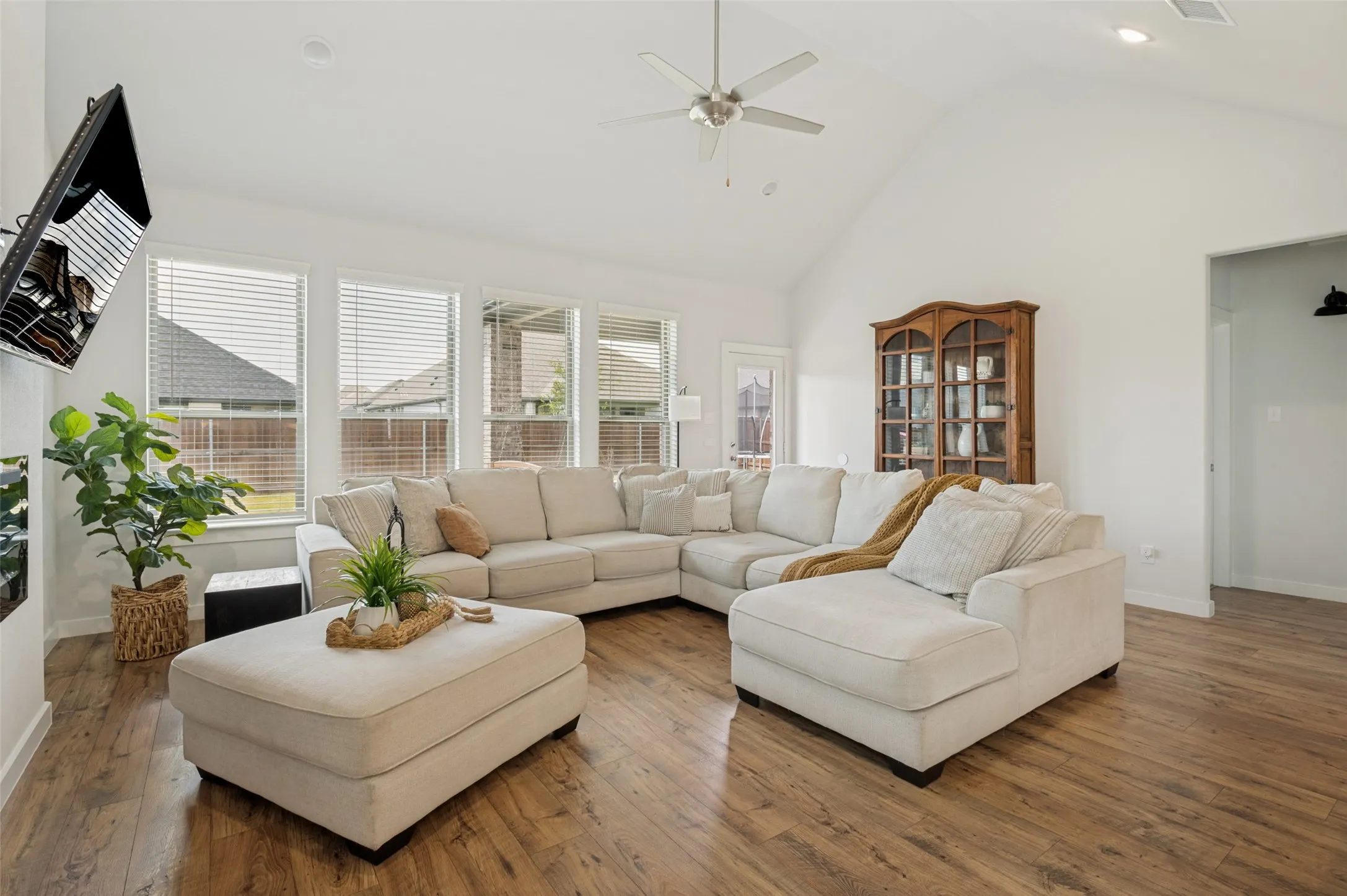 Single Family Residence For Sale in Ellis County , 456 Leopold Trail, Waxahachie, Texas 75165, 4 Bedroom, 3 Bathroom, 3 Garage spaces, 2,444 Sqft, built in 2023, mls#21313620, Real Estate Agent in Waxahachie, Homes For Sale in Ellis county, Homes For Sale in Waxahachie, Realtor in Waxahachie Texas, Real Estate Brokerage Independent Realty Texas, Luminita Cordes Realtor