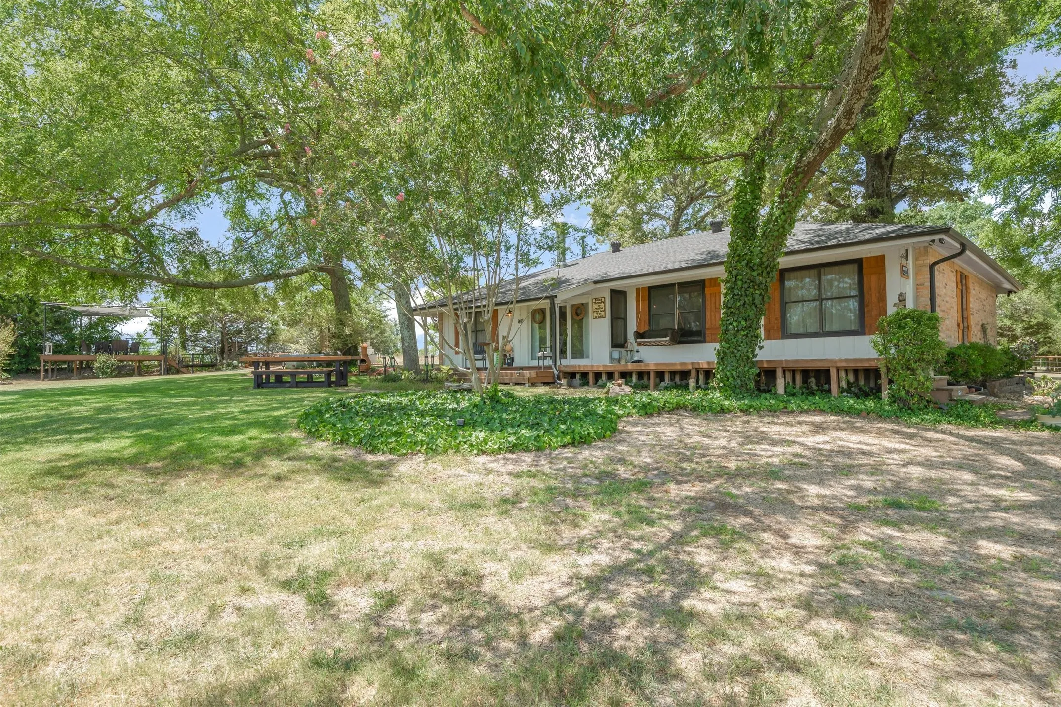 Single Family Residence For Sale in Van Zandt County , 838 Vz County Road 4404, Ben Wheeler, Texas 75754, 3 Bedroom, 2 Bathroom, Garage spaces, 1,685 Sqft, built in 1984, mls#21320542, Real Estate Agent in Ben Wheeler, Homes For Sale in Van Zandt county, Homes For Sale in Ben Wheeler, Realtor in Ben Wheeler Texas, Real Estate Brokerage Independent Realty Texas, Luminita Cordes Realtor