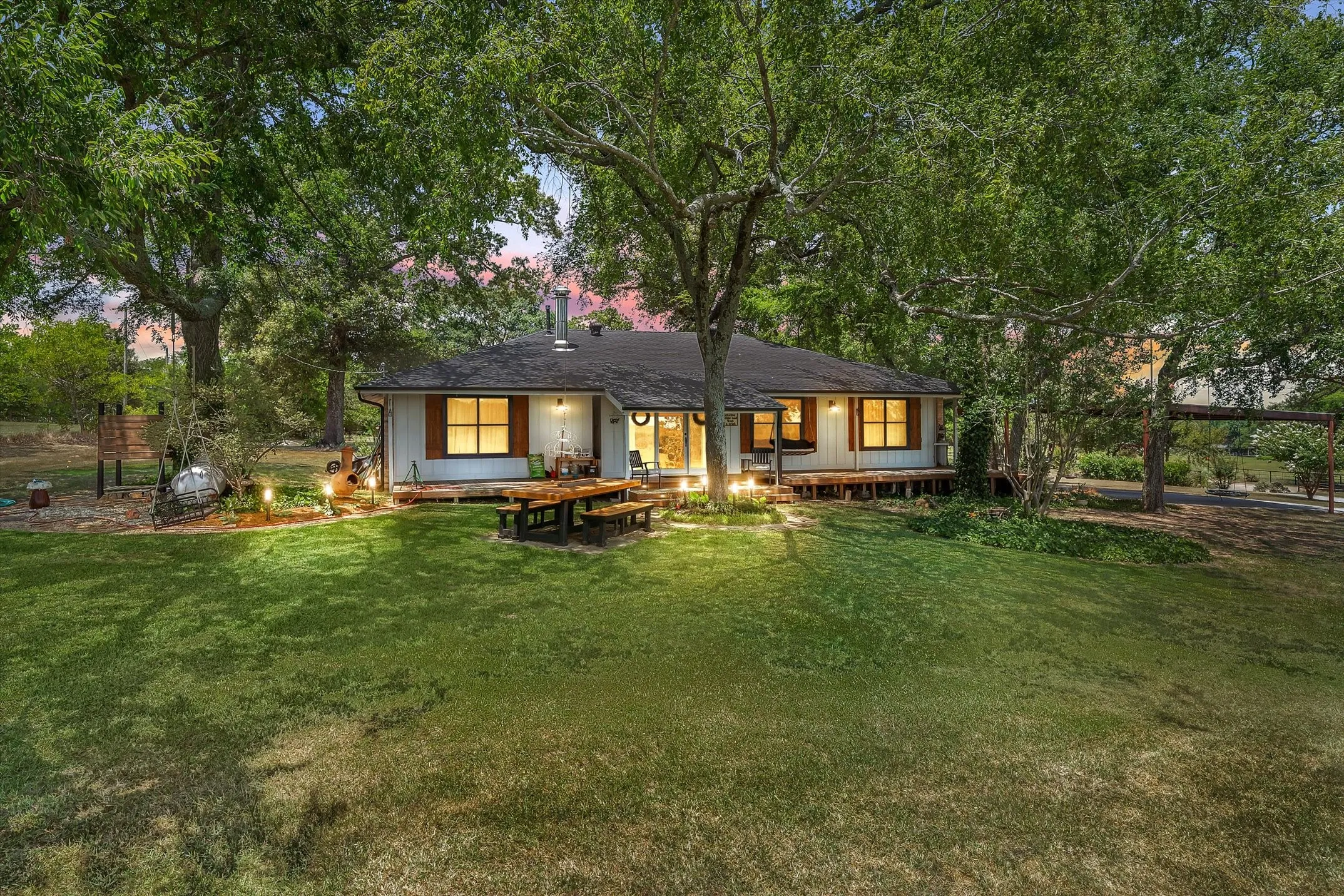 Single Family Residence For Sale in Van Zandt County , 838 Vz County Road 4404, Ben Wheeler, Texas 75754, 3 Bedroom, 2 Bathroom, Garage spaces, 1,685 Sqft, built in 1984, mls#21320542, Real Estate Agent in Ben Wheeler, Homes For Sale in Van Zandt county, Homes For Sale in Ben Wheeler, Realtor in Ben Wheeler Texas, Real Estate Brokerage Independent Realty Texas, Luminita Cordes Realtor