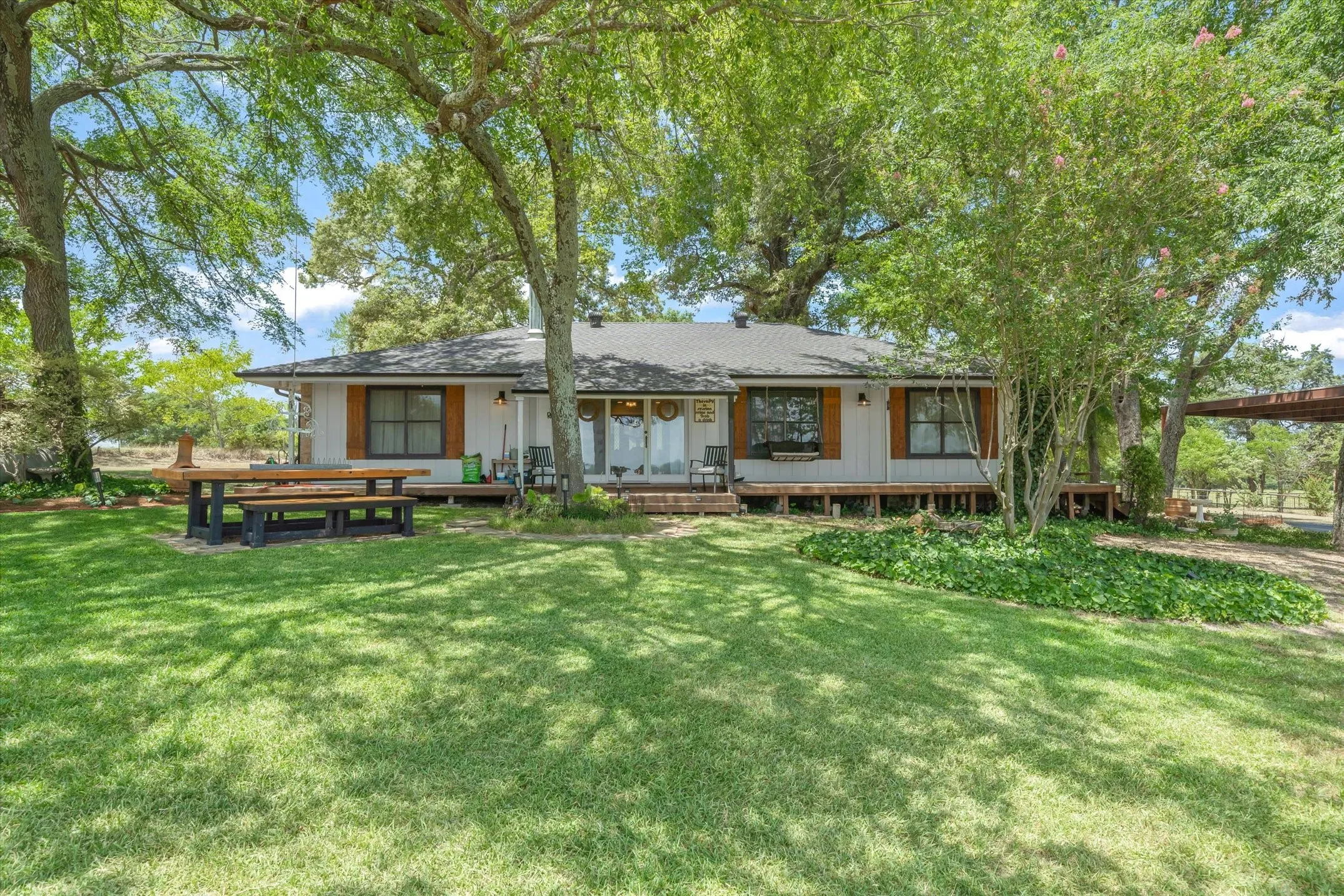Single Family Residence For Sale in Van Zandt County , 838 Vz County Road 4404, Ben Wheeler, Texas 75754, 3 Bedroom, 2 Bathroom, Garage spaces, 1,685 Sqft, built in 1984, mls#21320542, Real Estate Agent in Ben Wheeler, Homes For Sale in Van Zandt county, Homes For Sale in Ben Wheeler, Realtor in Ben Wheeler Texas, Real Estate Brokerage Independent Realty Texas, Luminita Cordes Realtor