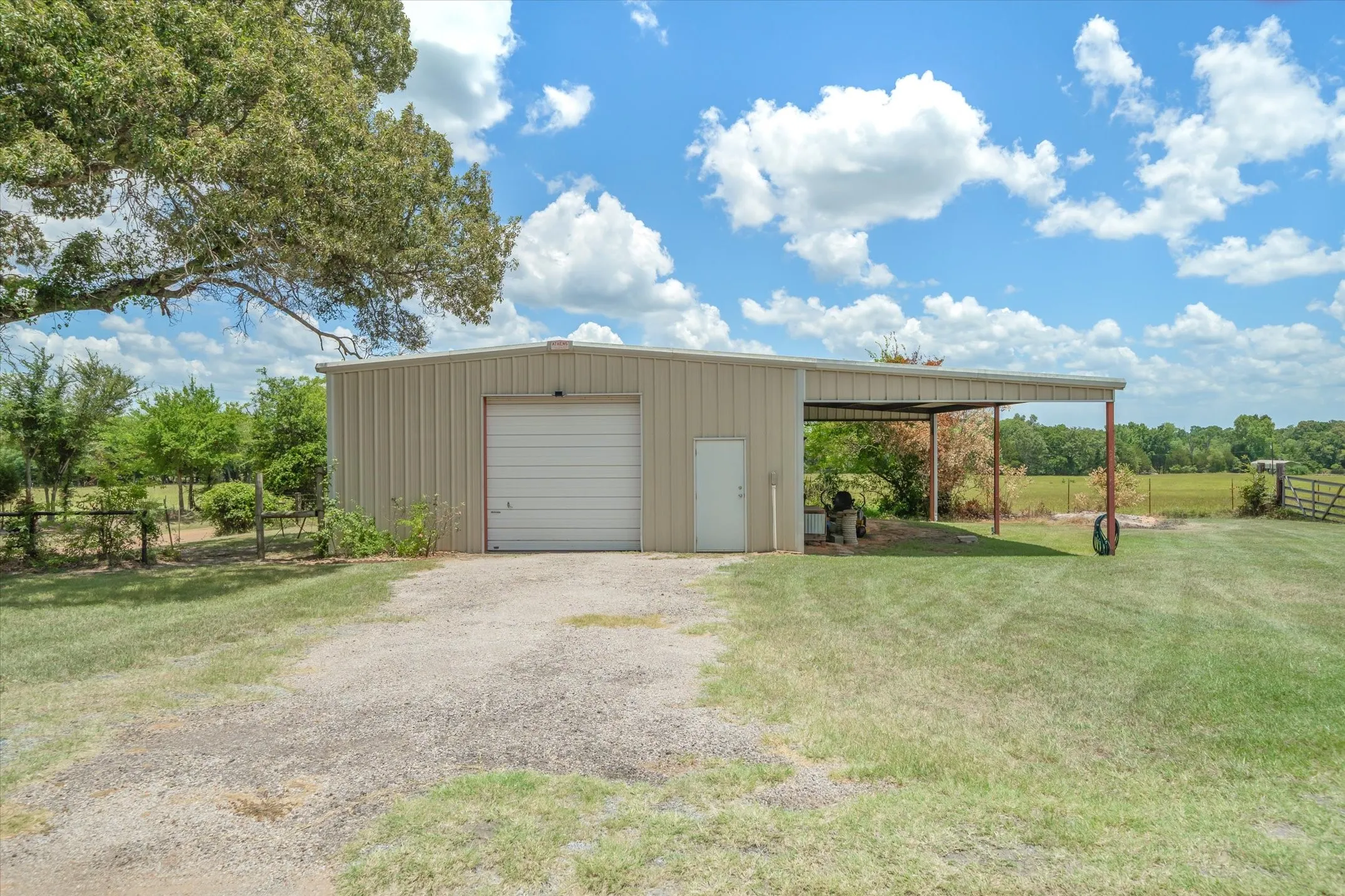 Single Family Residence For Sale in Van Zandt County , 838 Vz County Road 4404, Ben Wheeler, Texas 75754, 3 Bedroom, 2 Bathroom, Garage spaces, 1,685 Sqft, built in 1984, mls#21320542, Real Estate Agent in Ben Wheeler, Homes For Sale in Van Zandt county, Homes For Sale in Ben Wheeler, Realtor in Ben Wheeler Texas, Real Estate Brokerage Independent Realty Texas, Luminita Cordes Realtor