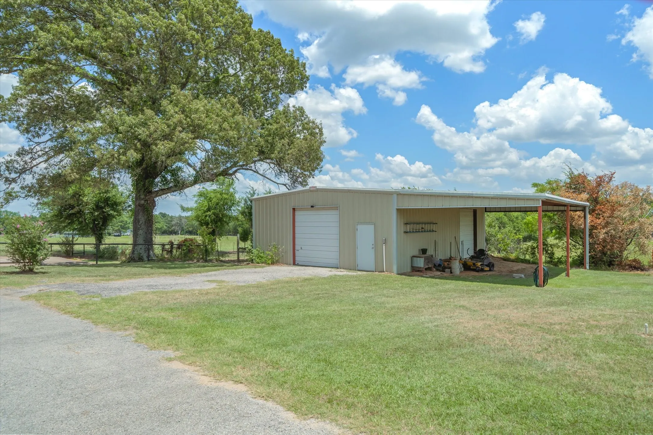 Single Family Residence For Sale in Van Zandt County , 838 Vz County Road 4404, Ben Wheeler, Texas 75754, 3 Bedroom, 2 Bathroom, Garage spaces, 1,685 Sqft, built in 1984, mls#21320542, Real Estate Agent in Ben Wheeler, Homes For Sale in Van Zandt county, Homes For Sale in Ben Wheeler, Realtor in Ben Wheeler Texas, Real Estate Brokerage Independent Realty Texas, Luminita Cordes Realtor