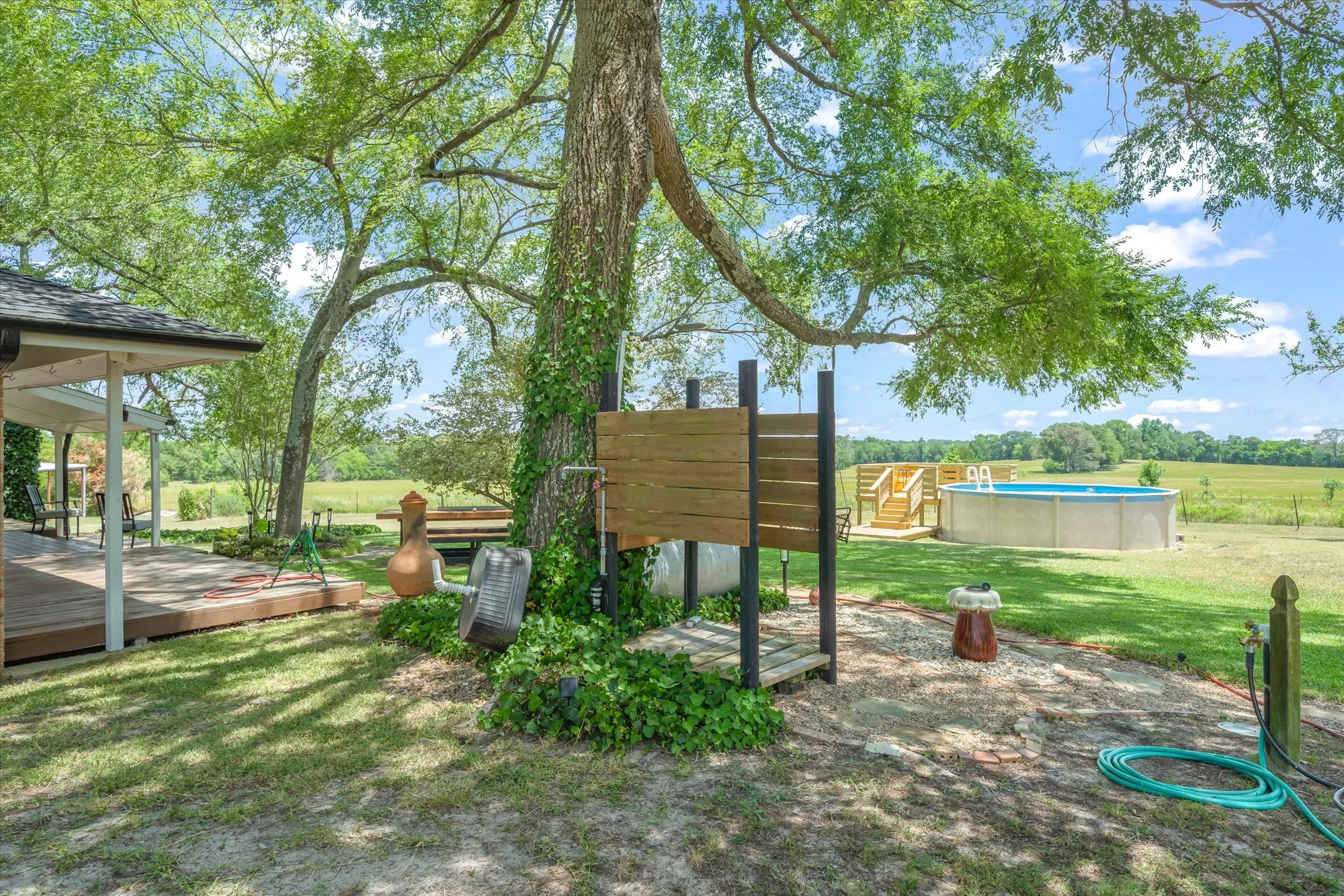 Single Family Residence For Sale in Van Zandt County , 838 Vz County Road 4404, Ben Wheeler, Texas 75754, 3 Bedroom, 2 Bathroom, Garage spaces, 1,685 Sqft, built in 1984, mls#21320542, Real Estate Agent in Ben Wheeler, Homes For Sale in Van Zandt county, Homes For Sale in Ben Wheeler, Realtor in Ben Wheeler Texas, Real Estate Brokerage Independent Realty Texas, Luminita Cordes Realtor