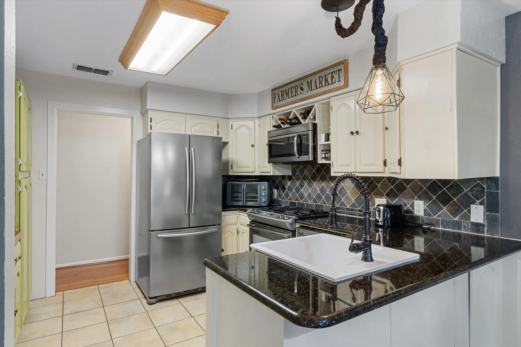Single Family Residence For Sale in Van Zandt County , 838 Vz County Road 4404, Ben Wheeler, Texas 75754, 3 Bedroom, 2 Bathroom, Garage spaces, 1,685 Sqft, built in 1984, mls#21320542, Real Estate Agent in Ben Wheeler, Homes For Sale in Van Zandt county, Homes For Sale in Ben Wheeler, Realtor in Ben Wheeler Texas, Real Estate Brokerage Independent Realty Texas, Luminita Cordes Realtor