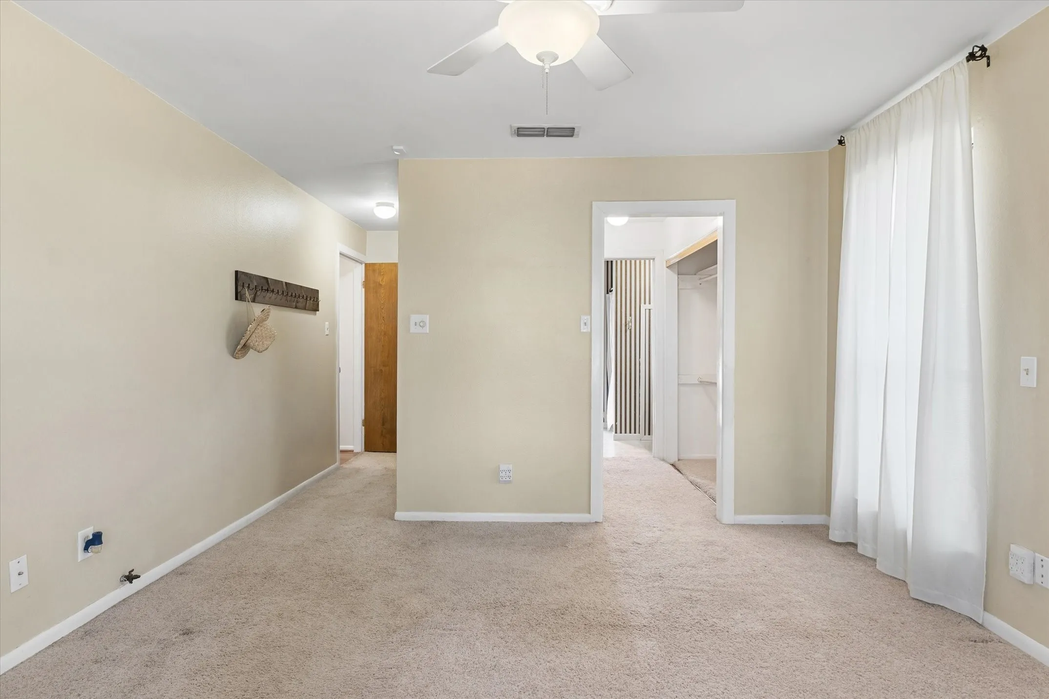 Single Family Residence For Sale in Van Zandt County , 838 Vz County Road 4404, Ben Wheeler, Texas 75754, 3 Bedroom, 2 Bathroom, Garage spaces, 1,685 Sqft, built in 1984, mls#21320542, Real Estate Agent in Ben Wheeler, Homes For Sale in Van Zandt county, Homes For Sale in Ben Wheeler, Realtor in Ben Wheeler Texas, Real Estate Brokerage Independent Realty Texas, Luminita Cordes Realtor