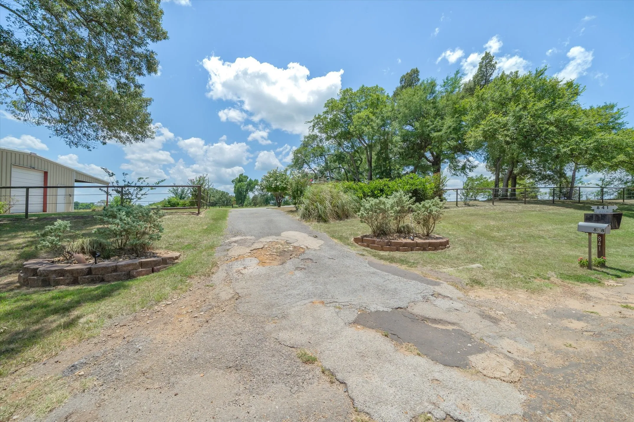 Single Family Residence For Sale in Van Zandt County , 838 Vz County Road 4404, Ben Wheeler, Texas 75754, 3 Bedroom, 2 Bathroom, Garage spaces, 1,685 Sqft, built in 1984, mls#21320542, Real Estate Agent in Ben Wheeler, Homes For Sale in Van Zandt county, Homes For Sale in Ben Wheeler, Realtor in Ben Wheeler Texas, Real Estate Brokerage Independent Realty Texas, Luminita Cordes Realtor