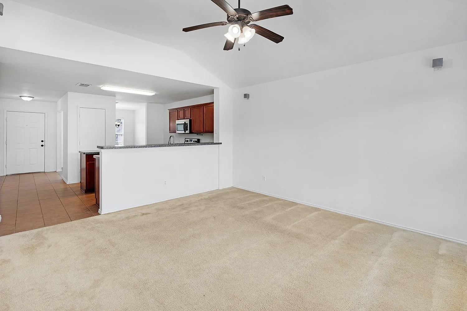 Single Family Residence For Sale in Denton County , 1219 Eagles Nest Trail, Krum, Texas 76249, 3 Bedroom, 2 Bathroom, 2 Garage spaces, 1,390 Sqft, built in 2007, mls#21320909, Real Estate Agent in Krum, Homes For Sale in Denton county, Homes For Sale in Krum, Realtor in Krum Texas, Real Estate Brokerage Independent Realty Texas, Luminita Cordes Realtor