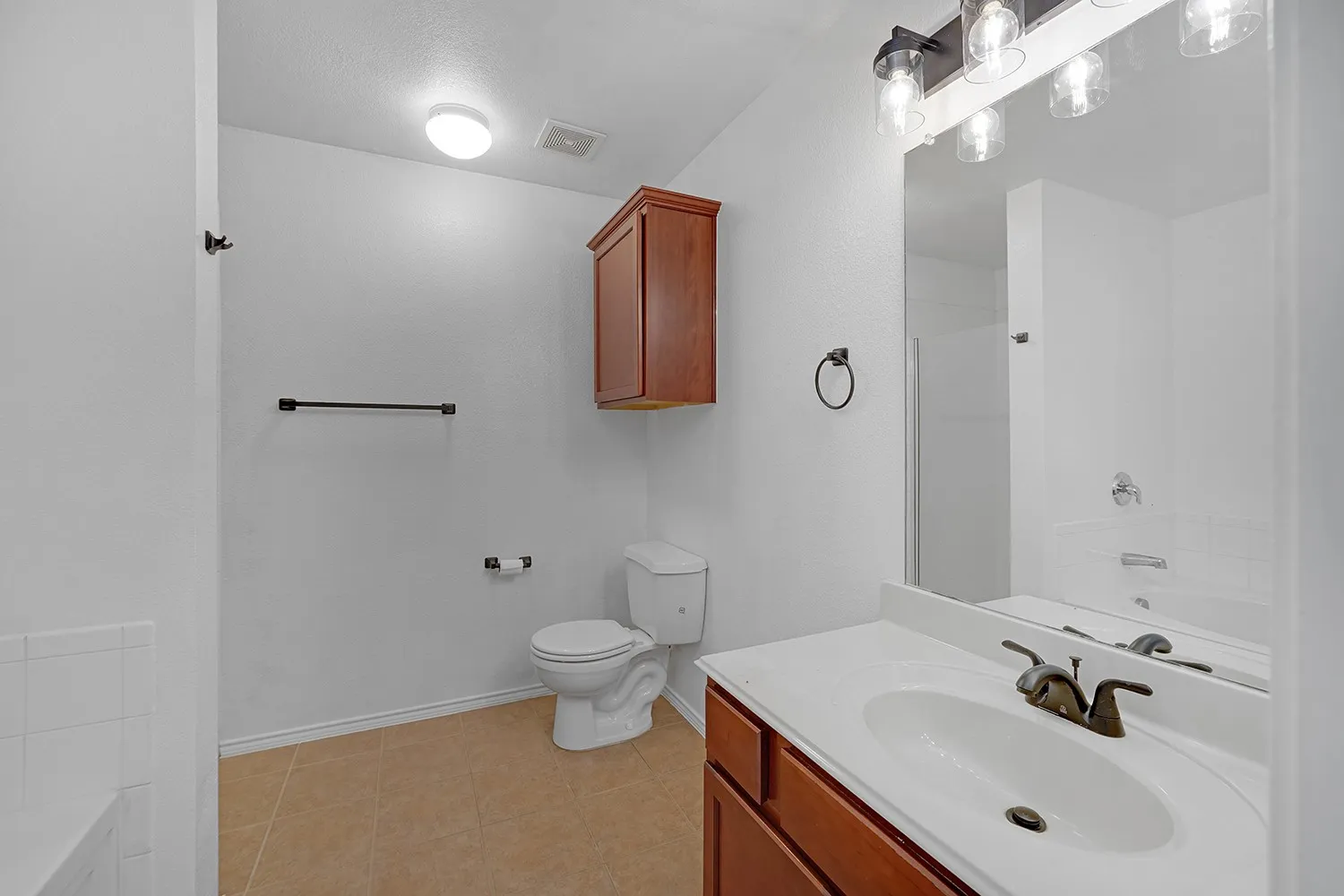 Single Family Residence For Sale in Denton County , 1219 Eagles Nest Trail, Krum, Texas 76249, 3 Bedroom, 2 Bathroom, 2 Garage spaces, 1,390 Sqft, built in 2007, mls#21320909, Real Estate Agent in Krum, Homes For Sale in Denton county, Homes For Sale in Krum, Realtor in Krum Texas, Real Estate Brokerage Independent Realty Texas, Luminita Cordes Realtor
