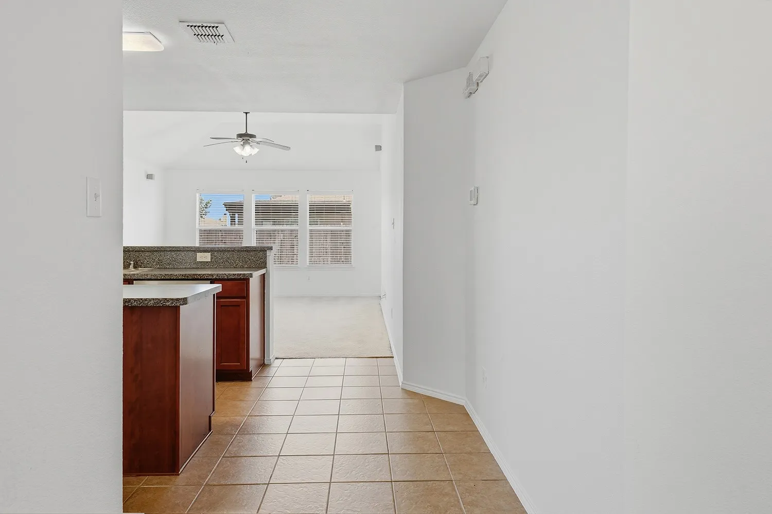 Single Family Residence For Sale in Denton County , 1219 Eagles Nest Trail, Krum, Texas 76249, 3 Bedroom, 2 Bathroom, 2 Garage spaces, 1,390 Sqft, built in 2007, mls#21320909, Real Estate Agent in Krum, Homes For Sale in Denton county, Homes For Sale in Krum, Realtor in Krum Texas, Real Estate Brokerage Independent Realty Texas, Luminita Cordes Realtor