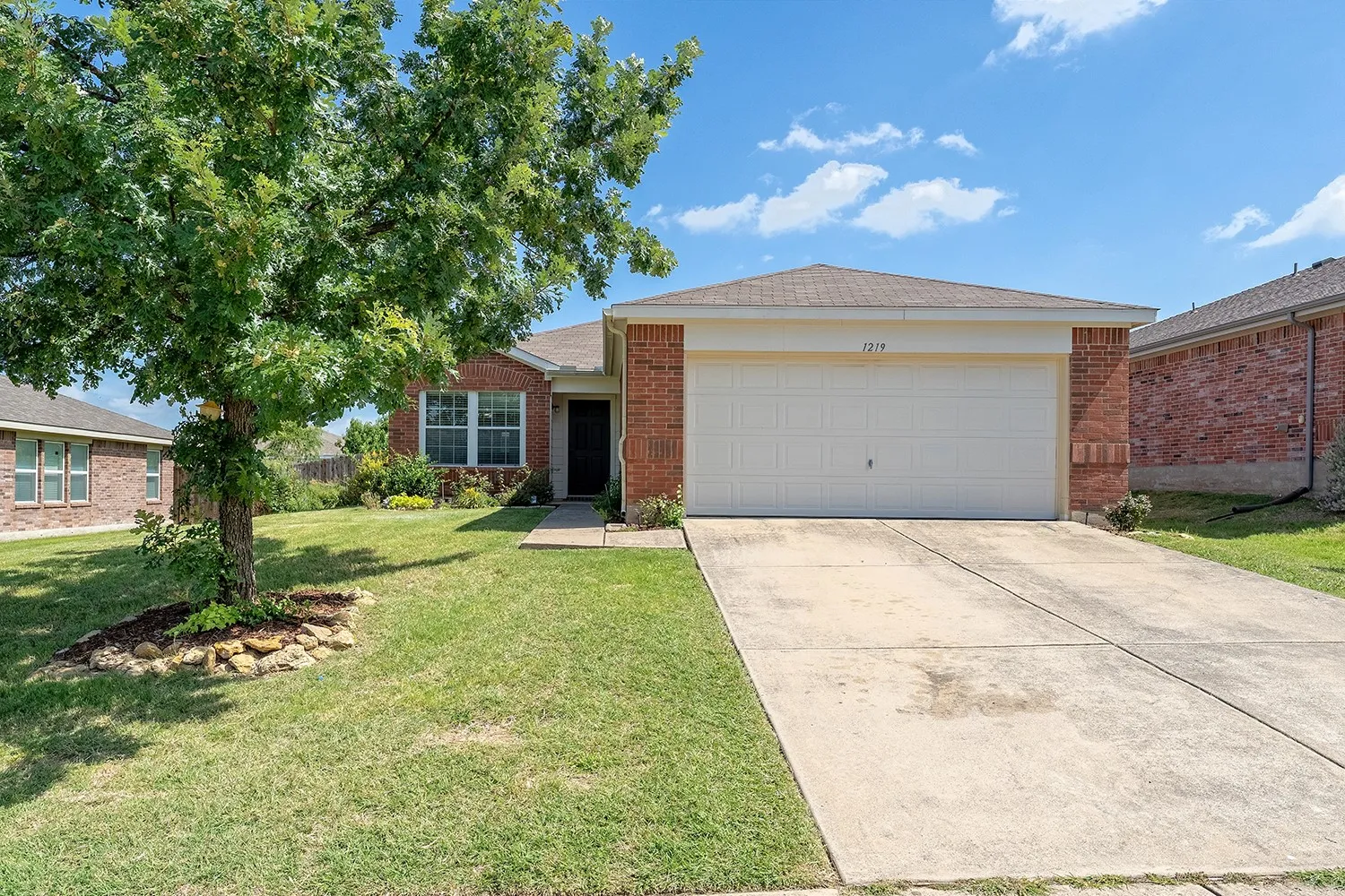 Single Family Residence For Sale in Denton County , 1219 Eagles Nest Trail, Krum, Texas 76249, 3 Bedroom, 2 Bathroom, 2 Garage spaces, 1,390 Sqft, built in 2007, mls#21320909, Real Estate Agent in Krum, Homes For Sale in Denton county, Homes For Sale in Krum, Realtor in Krum Texas, Real Estate Brokerage Independent Realty Texas, Luminita Cordes Realtor