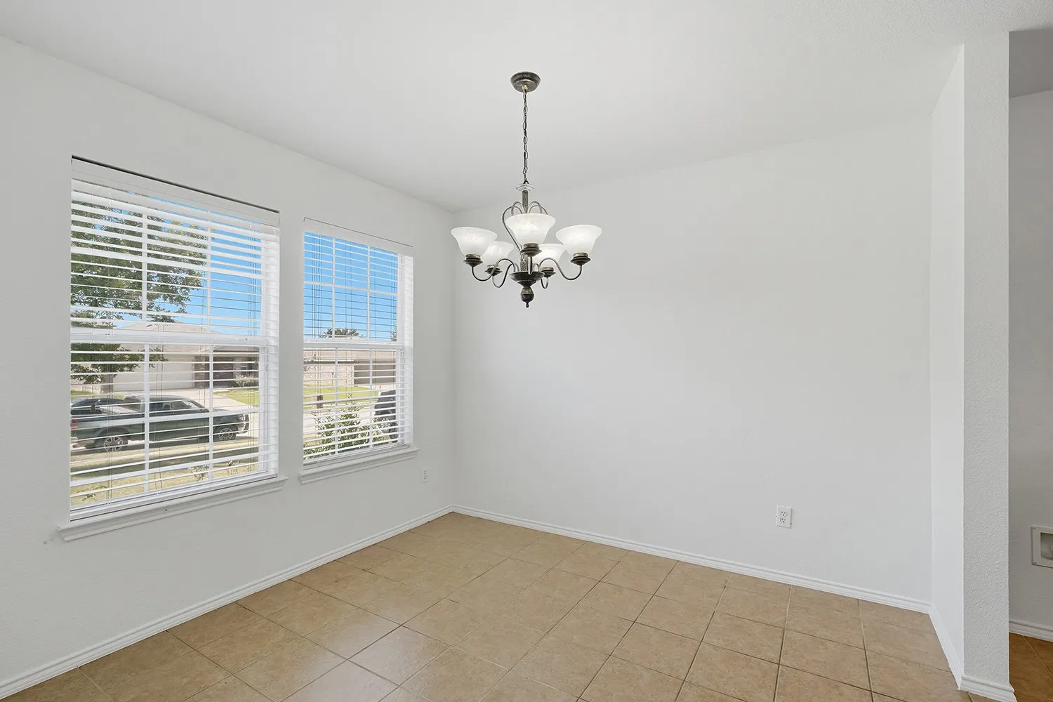 Single Family Residence For Sale in Denton County , 1219 Eagles Nest Trail, Krum, Texas 76249, 3 Bedroom, 2 Bathroom, 2 Garage spaces, 1,390 Sqft, built in 2007, mls#21320909, Real Estate Agent in Krum, Homes For Sale in Denton county, Homes For Sale in Krum, Realtor in Krum Texas, Real Estate Brokerage Independent Realty Texas, Luminita Cordes Realtor