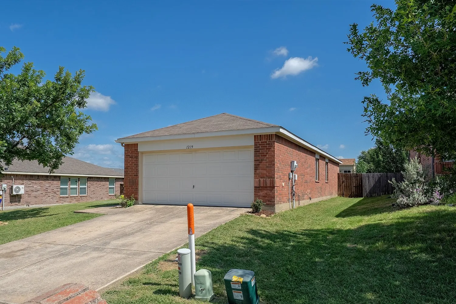 Single Family Residence For Sale in Denton County , 1219 Eagles Nest Trail, Krum, Texas 76249, 3 Bedroom, 2 Bathroom, 2 Garage spaces, 1,390 Sqft, built in 2007, mls#21320909, Real Estate Agent in Krum, Homes For Sale in Denton county, Homes For Sale in Krum, Realtor in Krum Texas, Real Estate Brokerage Independent Realty Texas, Luminita Cordes Realtor