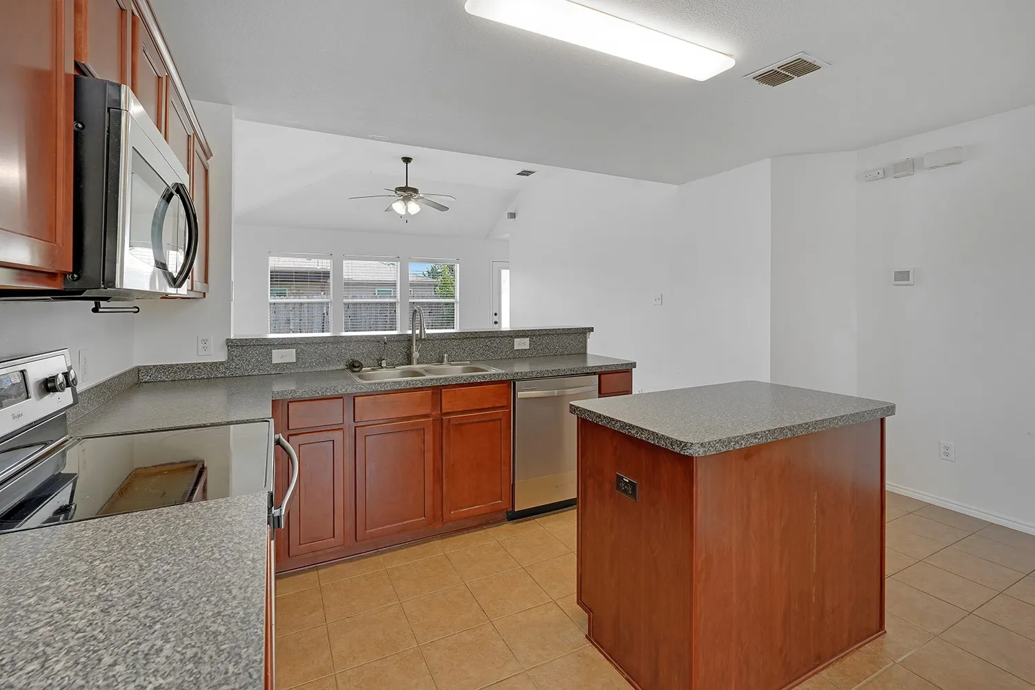 Single Family Residence For Sale in Denton County , 1219 Eagles Nest Trail, Krum, Texas 76249, 3 Bedroom, 2 Bathroom, 2 Garage spaces, 1,390 Sqft, built in 2007, mls#21320909, Real Estate Agent in Krum, Homes For Sale in Denton county, Homes For Sale in Krum, Realtor in Krum Texas, Real Estate Brokerage Independent Realty Texas, Luminita Cordes Realtor