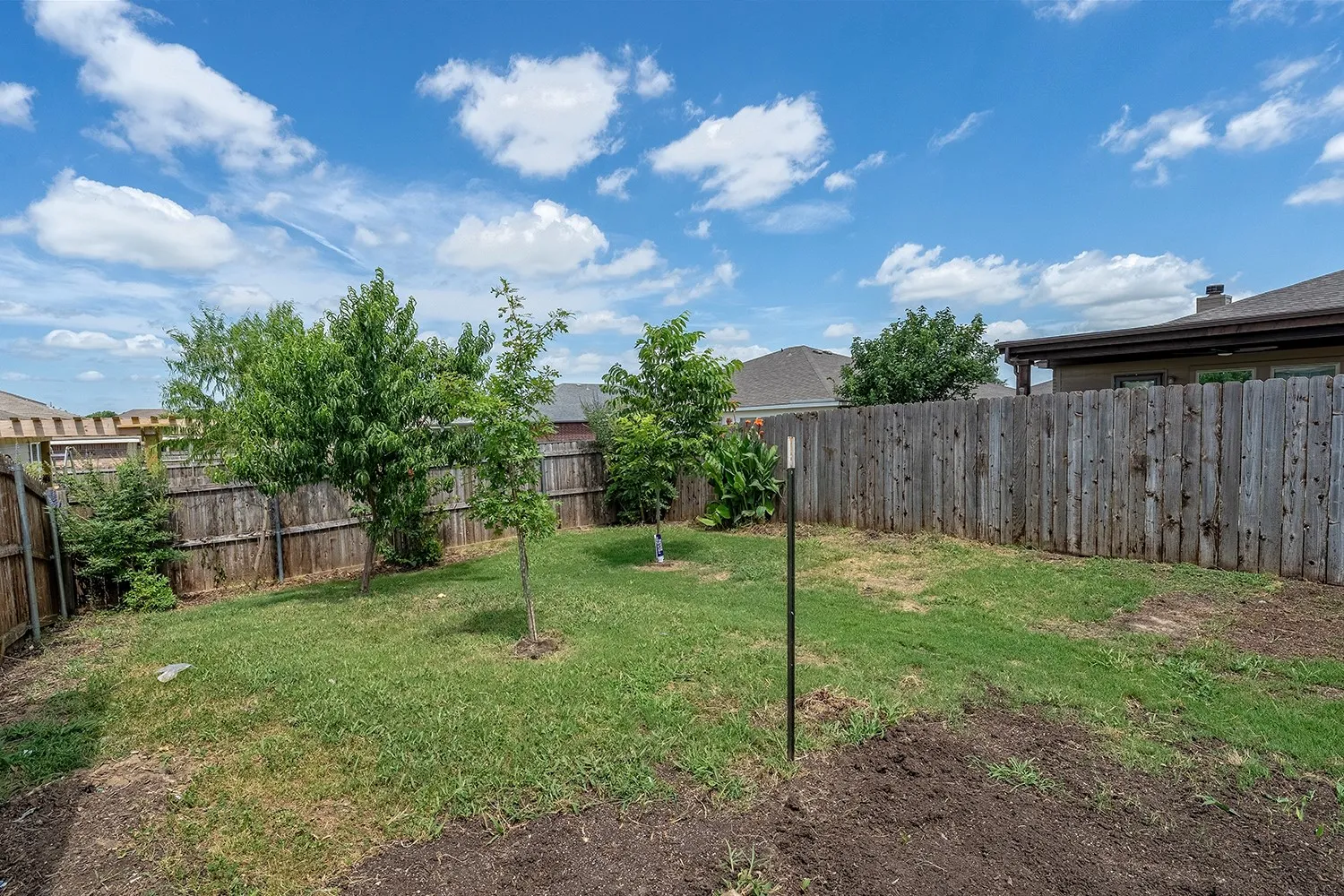 Single Family Residence For Sale in Denton County , 1219 Eagles Nest Trail, Krum, Texas 76249, 3 Bedroom, 2 Bathroom, 2 Garage spaces, 1,390 Sqft, built in 2007, mls#21320909, Real Estate Agent in Krum, Homes For Sale in Denton county, Homes For Sale in Krum, Realtor in Krum Texas, Real Estate Brokerage Independent Realty Texas, Luminita Cordes Realtor