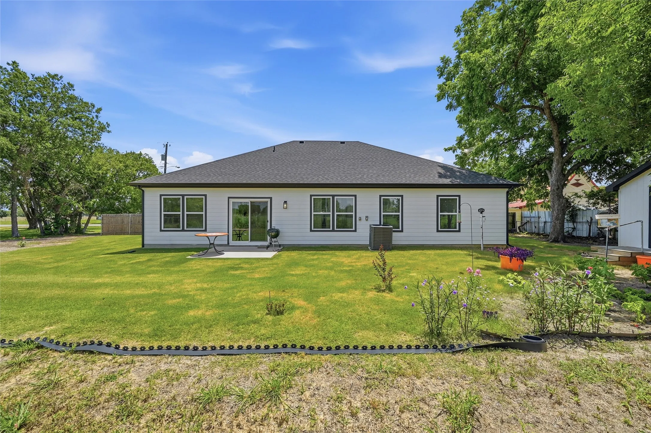 Single Family Residence For Sale in Fannin County , 310 N Water Street, Savoy, Texas 75479, 4 Bedroom, 2 Bathroom, 2 Garage spaces, 1,683 Sqft, built in 2022, mls#21318863, Real Estate Agent in Savoy, Homes For Sale in Fannin county, Homes For Sale in Savoy, Realtor in Savoy Texas, Real Estate Brokerage Independent Realty Texas, Luminita Cordes Realtor