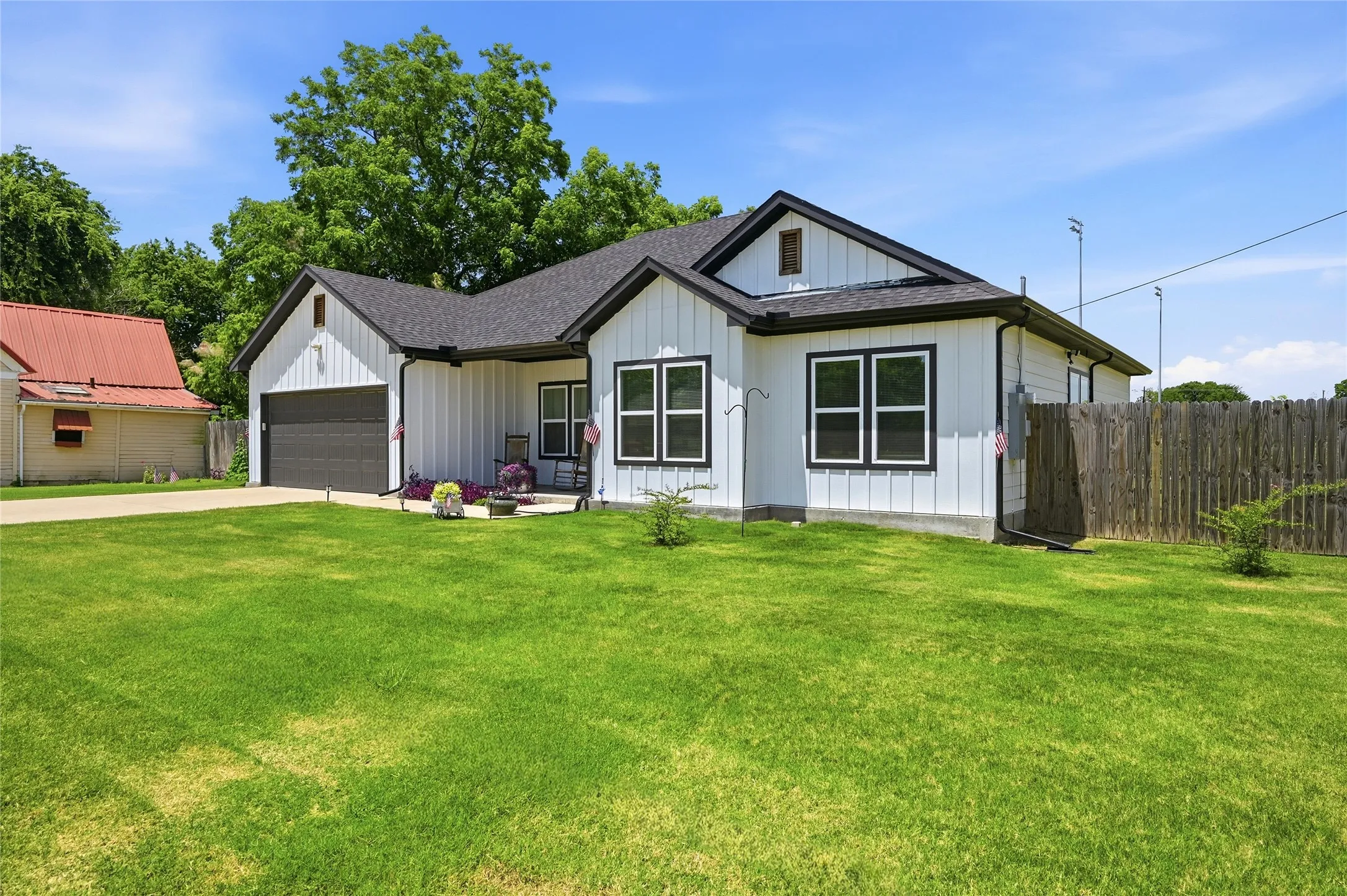 Single Family Residence For Sale in Fannin County , 310 N Water Street, Savoy, Texas 75479, 4 Bedroom, 2 Bathroom, 2 Garage spaces, 1,683 Sqft, built in 2022, mls#21318863, Real Estate Agent in Savoy, Homes For Sale in Fannin county, Homes For Sale in Savoy, Realtor in Savoy Texas, Real Estate Brokerage Independent Realty Texas, Luminita Cordes Realtor