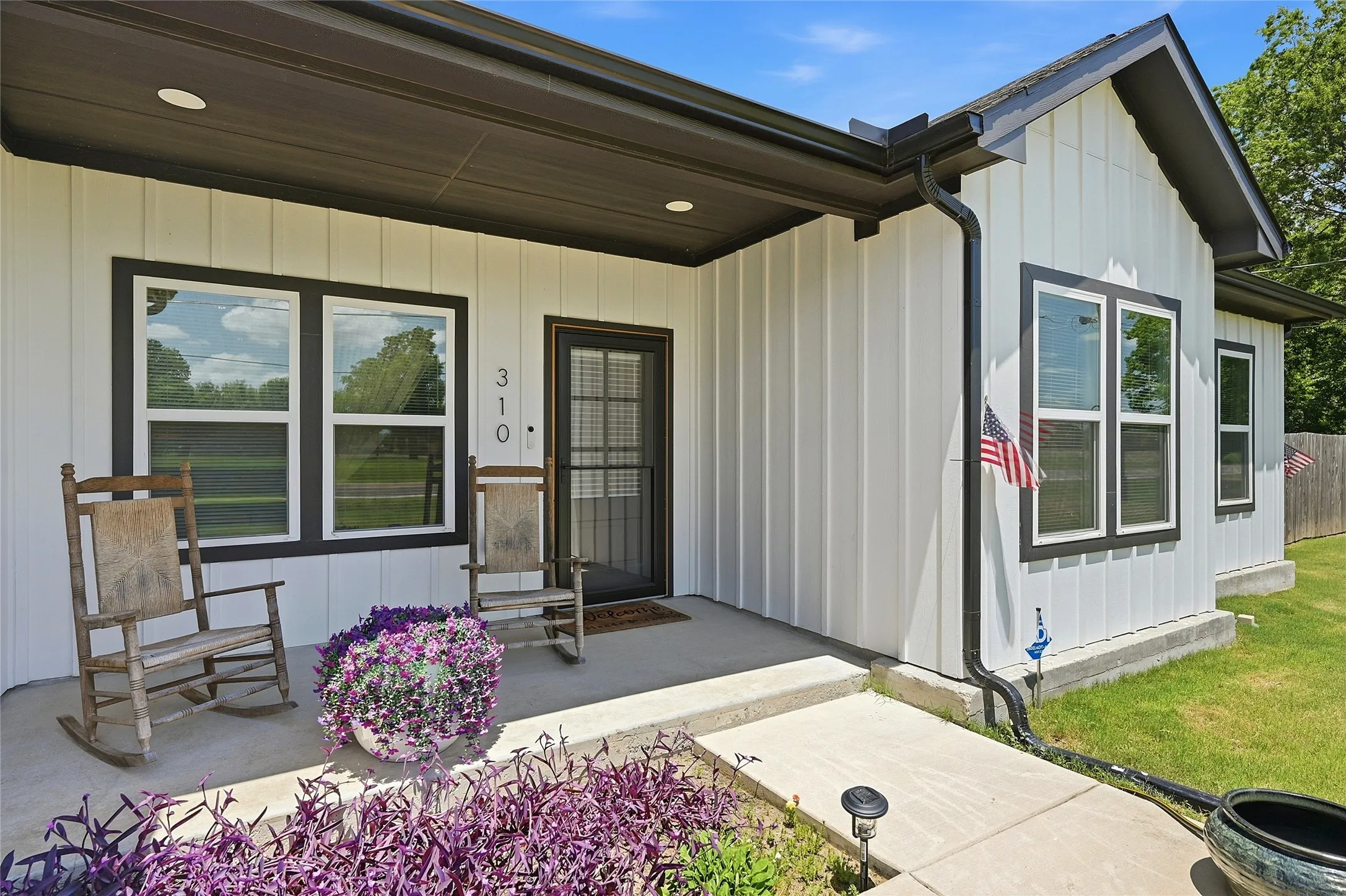 Single Family Residence For Sale in Fannin County , 310 N Water Street, Savoy, Texas 75479, 4 Bedroom, 2 Bathroom, 2 Garage spaces, 1,683 Sqft, built in 2022, mls#21318863, Real Estate Agent in Savoy, Homes For Sale in Fannin county, Homes For Sale in Savoy, Realtor in Savoy Texas, Real Estate Brokerage Independent Realty Texas, Luminita Cordes Realtor