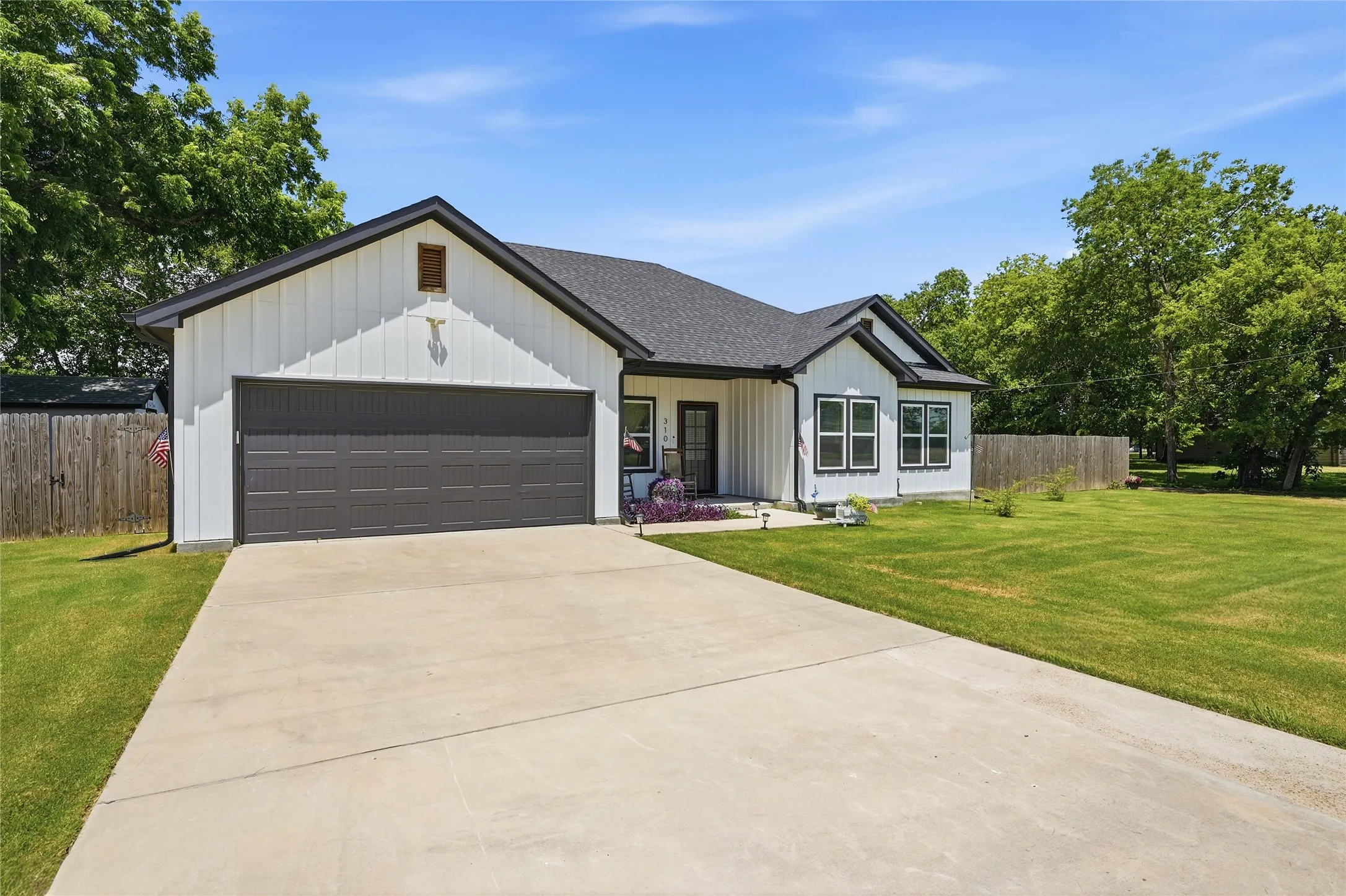 Single Family Residence For Sale in Fannin County , 310 N Water Street, Savoy, Texas 75479, 4 Bedroom, 2 Bathroom, 2 Garage spaces, 1,683 Sqft, built in 2022, mls#21318863, Real Estate Agent in Savoy, Homes For Sale in Fannin county, Homes For Sale in Savoy, Realtor in Savoy Texas, Real Estate Brokerage Independent Realty Texas, Luminita Cordes Realtor