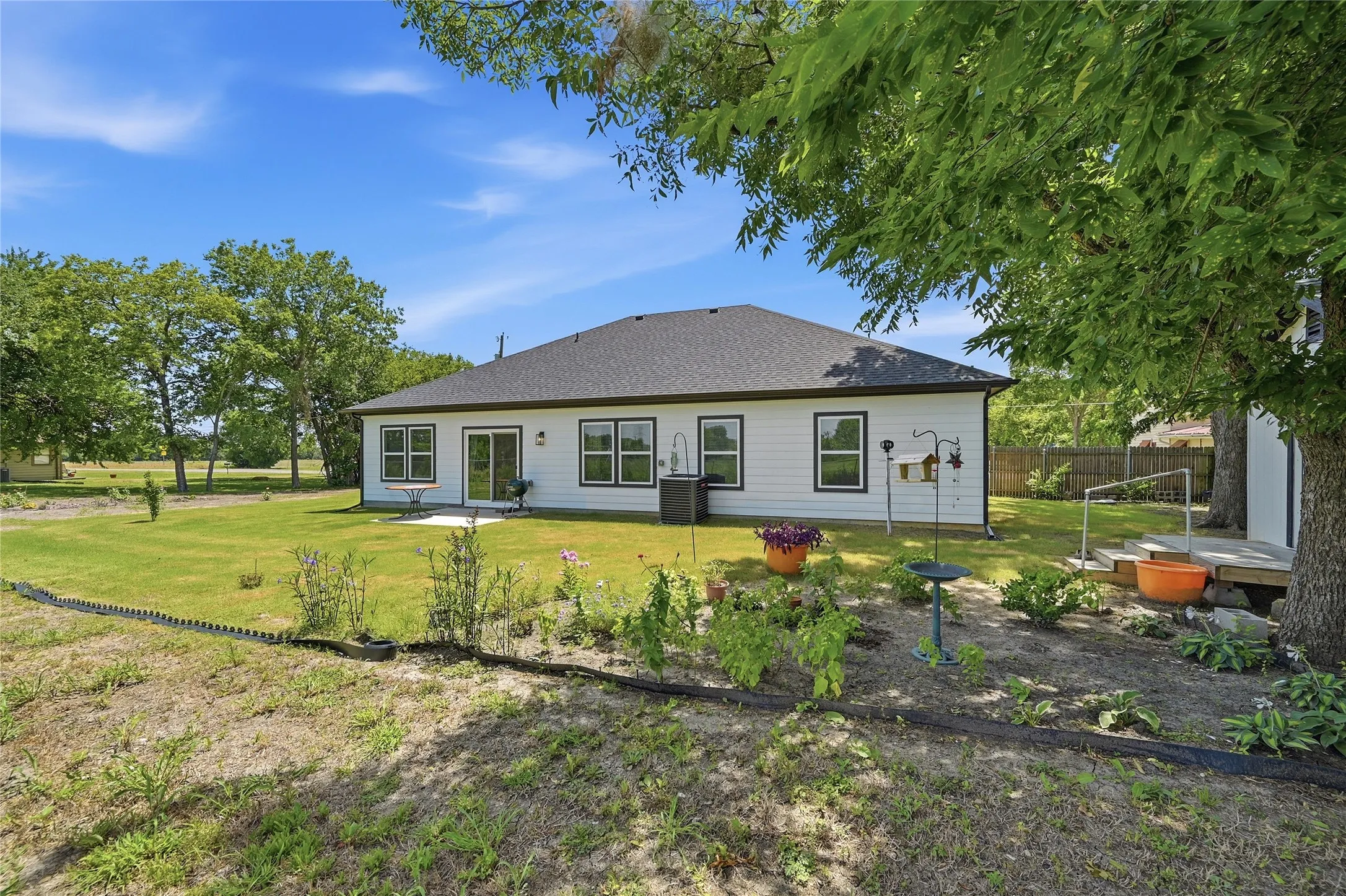Single Family Residence For Sale in Fannin County , 310 N Water Street, Savoy, Texas 75479, 4 Bedroom, 2 Bathroom, 2 Garage spaces, 1,683 Sqft, built in 2022, mls#21318863, Real Estate Agent in Savoy, Homes For Sale in Fannin county, Homes For Sale in Savoy, Realtor in Savoy Texas, Real Estate Brokerage Independent Realty Texas, Luminita Cordes Realtor