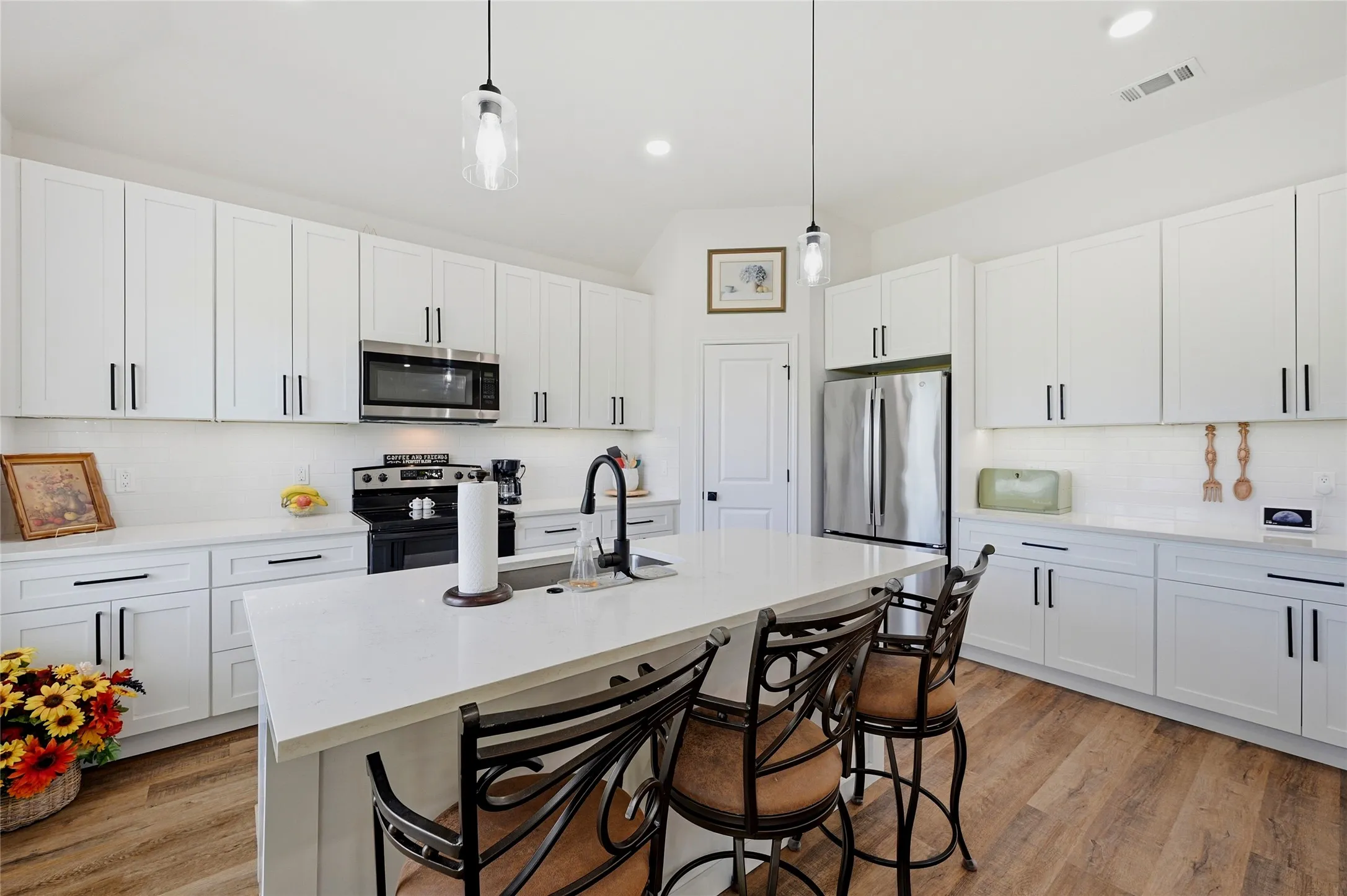 Single Family Residence For Sale in Fannin County , 310 N Water Street, Savoy, Texas 75479, 4 Bedroom, 2 Bathroom, 2 Garage spaces, 1,683 Sqft, built in 2022, mls#21318863, Real Estate Agent in Savoy, Homes For Sale in Fannin county, Homes For Sale in Savoy, Realtor in Savoy Texas, Real Estate Brokerage Independent Realty Texas, Luminita Cordes Realtor