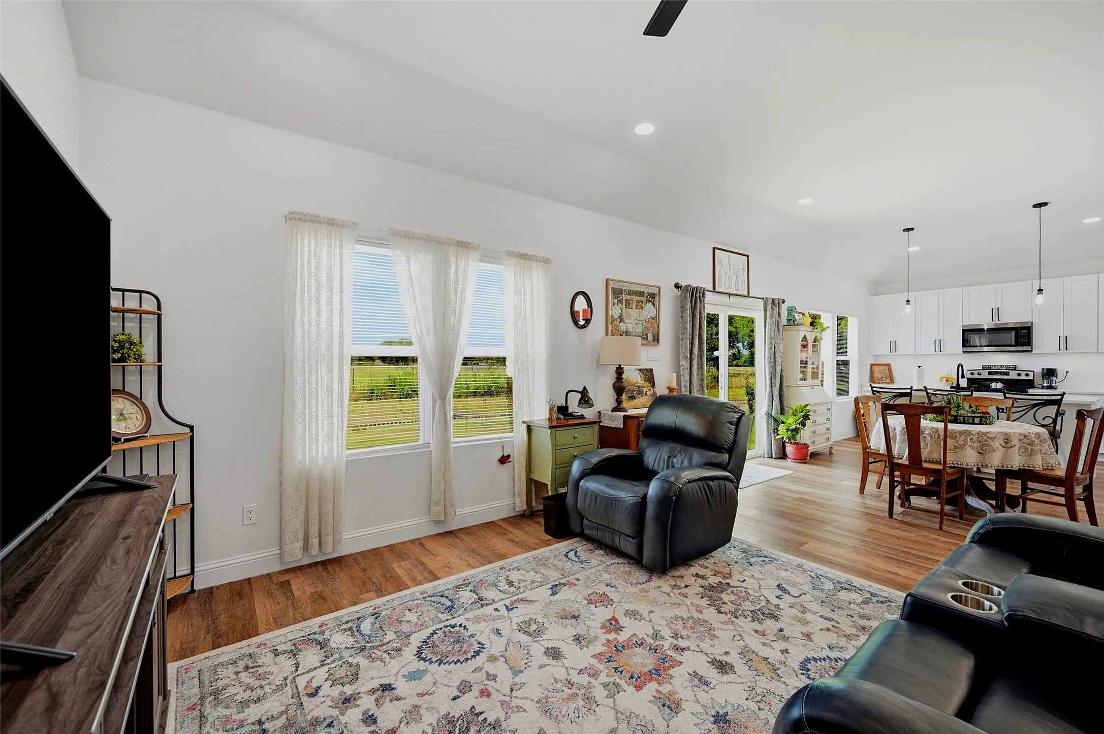 Single Family Residence For Sale in Fannin County , 310 N Water Street, Savoy, Texas 75479, 4 Bedroom, 2 Bathroom, 2 Garage spaces, 1,683 Sqft, built in 2022, mls#21318863, Real Estate Agent in Savoy, Homes For Sale in Fannin county, Homes For Sale in Savoy, Realtor in Savoy Texas, Real Estate Brokerage Independent Realty Texas, Luminita Cordes Realtor