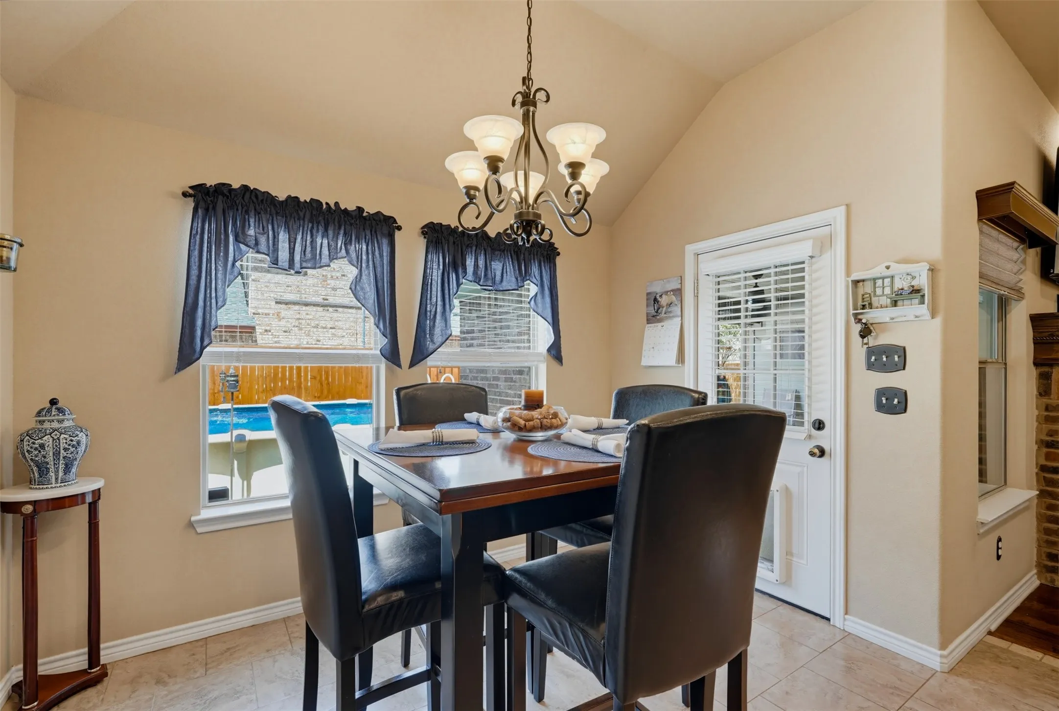 Single Family Residence For Sale in Tarrant County , 1221 Eagle Lake Drive, Azle, Texas 76020, 3 Bedroom, 2 Bathroom, 2 Garage spaces, 1,557 Sqft, built in 2014, mls#21320197, Real Estate Agent in Azle, Homes For Sale in Tarrant county, Homes For Sale in Azle, Realtor in Azle Texas, Real Estate Brokerage Independent Realty Texas, Luminita Cordes Realtor