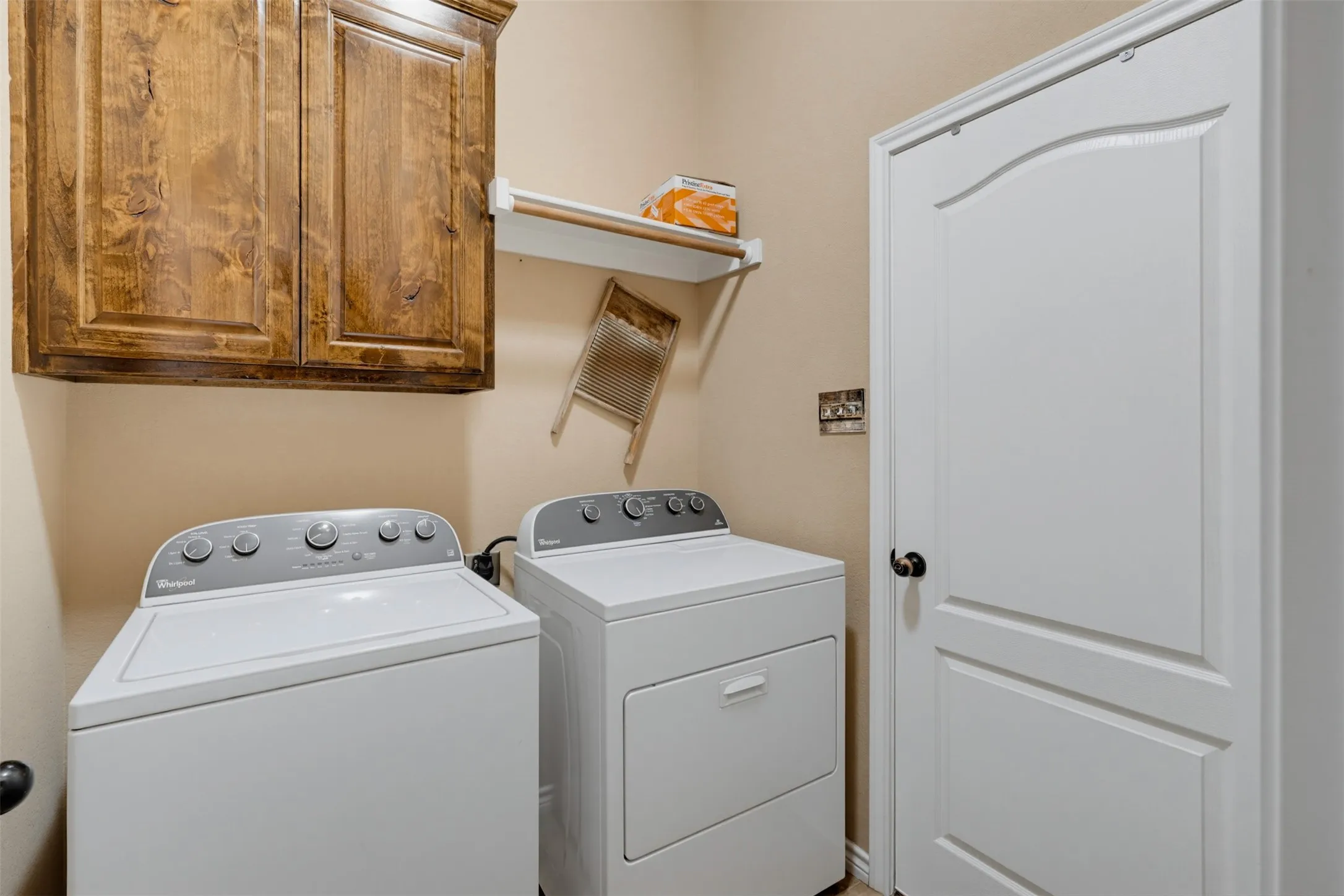 Single Family Residence For Sale in Tarrant County , 1221 Eagle Lake Drive, Azle, Texas 76020, 3 Bedroom, 2 Bathroom, 2 Garage spaces, 1,557 Sqft, built in 2014, mls#21320197, Real Estate Agent in Azle, Homes For Sale in Tarrant county, Homes For Sale in Azle, Realtor in Azle Texas, Real Estate Brokerage Independent Realty Texas, Luminita Cordes Realtor