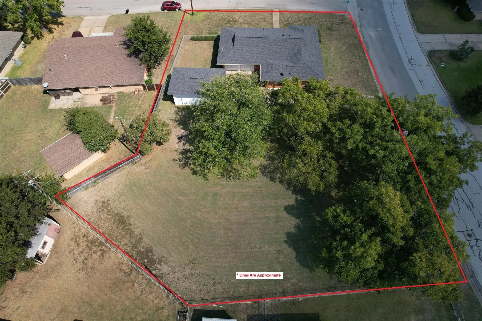Single Family Residence For Sale in Johnson County , 240 Smith Street, Burleson, Texas 76028, 3 Bedroom, 2 Bathroom, 3 Garage spaces, 1,911 Sqft, built in 1966, mls#21321103, Real Estate Agent in Burleson, Homes For Sale in Johnson county, Homes For Sale in Burleson, Realtor in Burleson Texas, Real Estate Brokerage Independent Realty Texas, Luminita Cordes Realtor