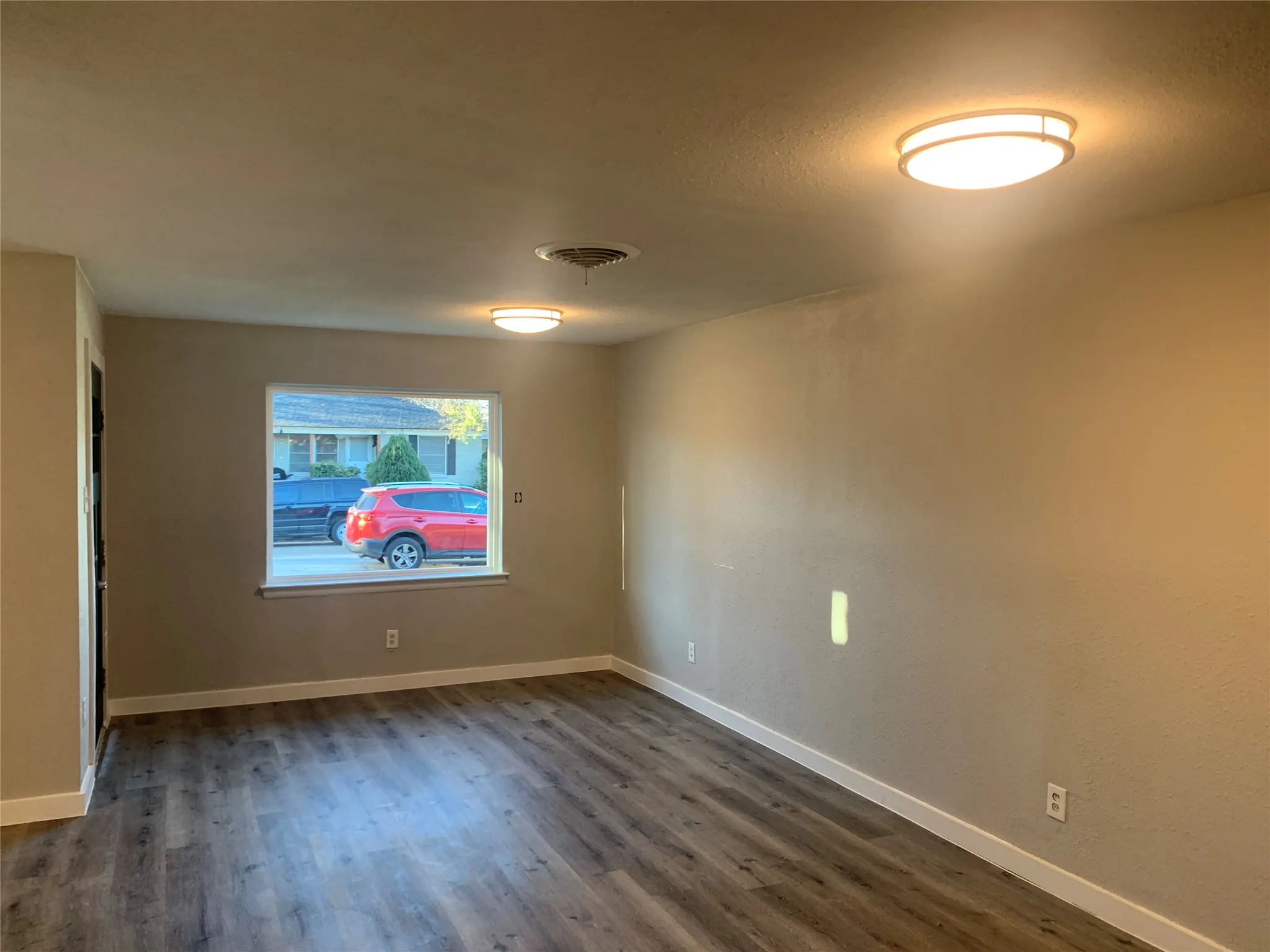 Duplex For Rent in Dallas County , 10004 Olmos Drive, Dallas, Texas 75218, 2 Bedroom, 1 Bathroom, 1 Garage spaces, 1,892 Sqft, built in 1958, mls#21321120, Real Estate Agent in Dallas, Homes For Rent in Dallas county, Homes For Rent in Dallas, Realtor in Dallas Texas, Real Estate Brokerage Independent Realty Texas, Luminita Cordes Realtor