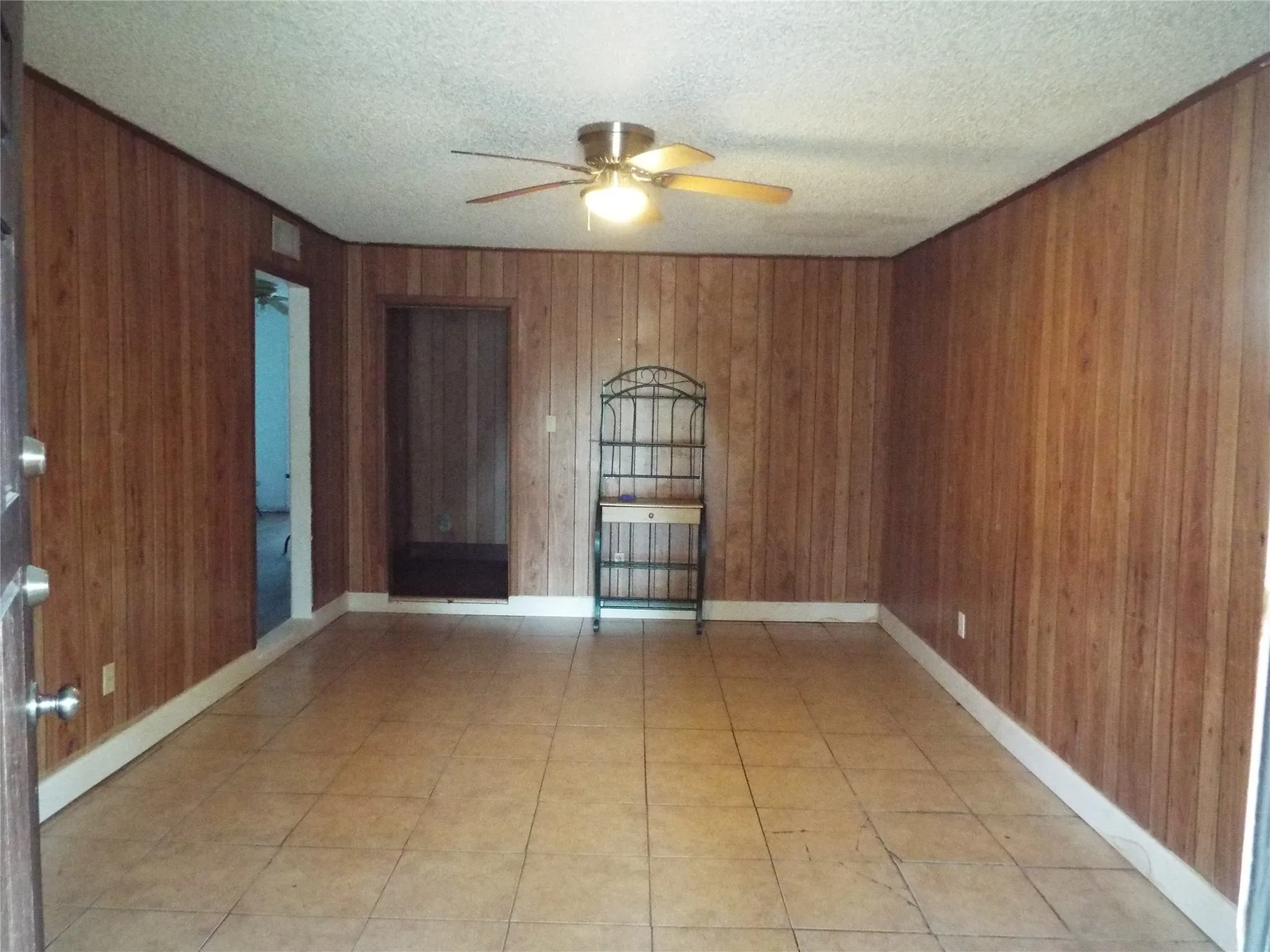 Single Family Residence For Sale in Tarrant County , 4228 Hardeman Street, Fort Worth, Texas 76119, 3 Bedroom, 1 Bathroom, Garage spaces, 1,130 Sqft, built in 1959, mls#21321124, Real Estate Agent in Fort Worth, Homes For Sale in Tarrant county, Homes For Sale in Fort Worth, Realtor in Fort Worth Texas, Real Estate Brokerage Independent Realty Texas, Luminita Cordes Realtor