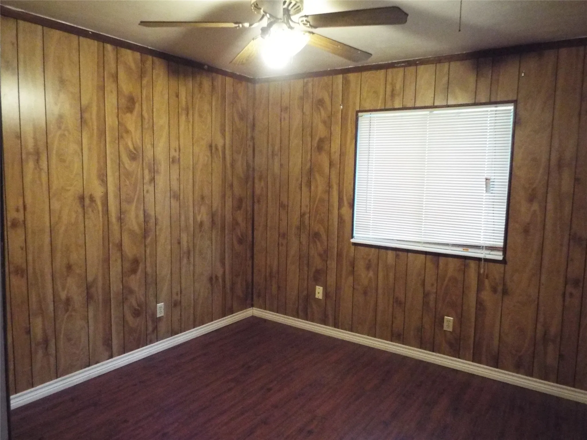 Single Family Residence For Sale in Tarrant County , 4228 Hardeman Street, Fort Worth, Texas 76119, 3 Bedroom, 1 Bathroom, Garage spaces, 1,130 Sqft, built in 1959, mls#21321124, Real Estate Agent in Fort Worth, Homes For Sale in Tarrant county, Homes For Sale in Fort Worth, Realtor in Fort Worth Texas, Real Estate Brokerage Independent Realty Texas, Luminita Cordes Realtor