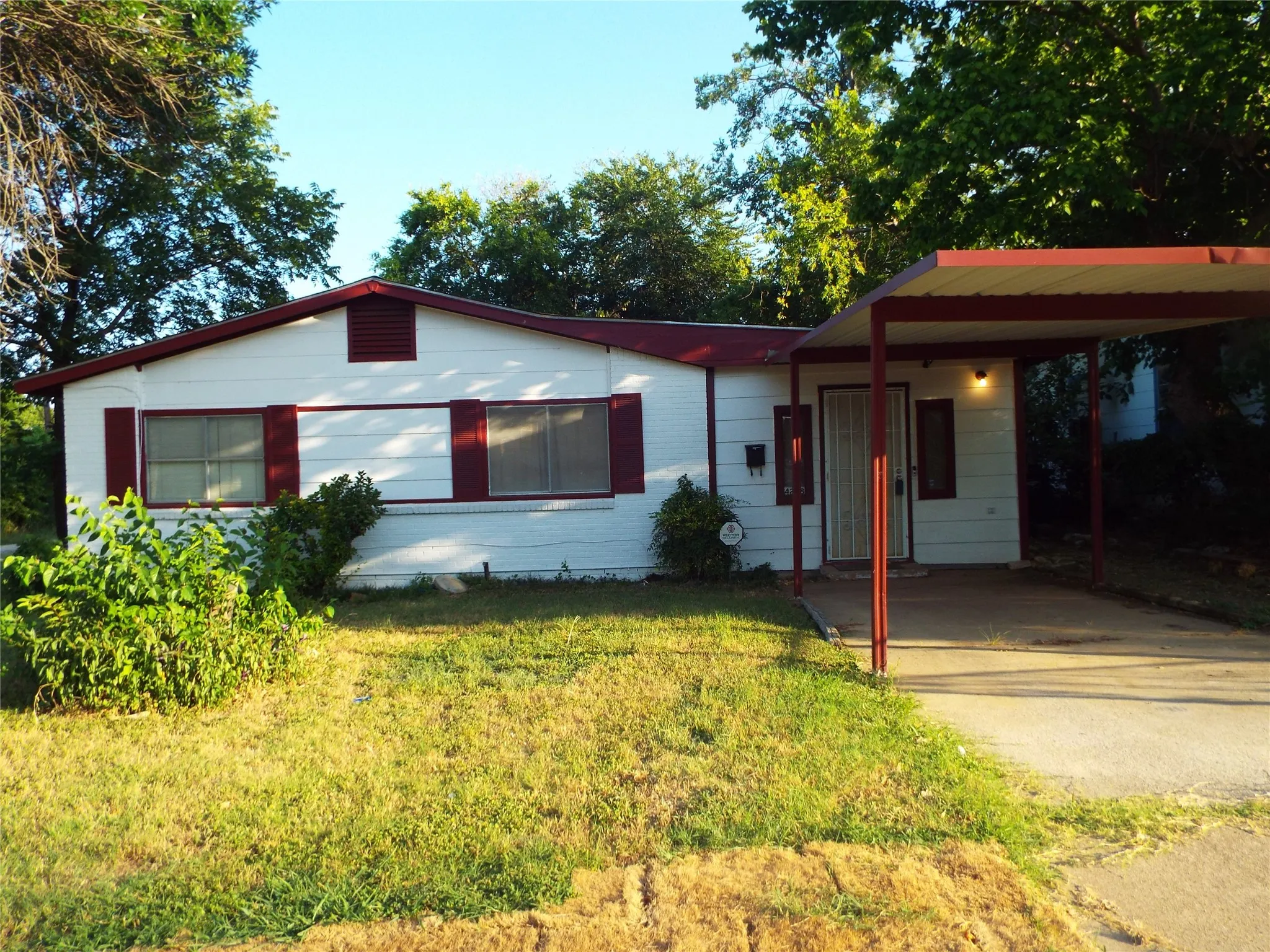 Single Family Residence For Sale in Tarrant County , 4228 Hardeman Street, Fort Worth, Texas 76119, 3 Bedroom, 1 Bathroom, Garage spaces, 1,130 Sqft, built in 1959, mls#21321124, Real Estate Agent in Fort Worth, Homes For Sale in Tarrant county, Homes For Sale in Fort Worth, Realtor in Fort Worth Texas, Real Estate Brokerage Independent Realty Texas, Luminita Cordes Realtor