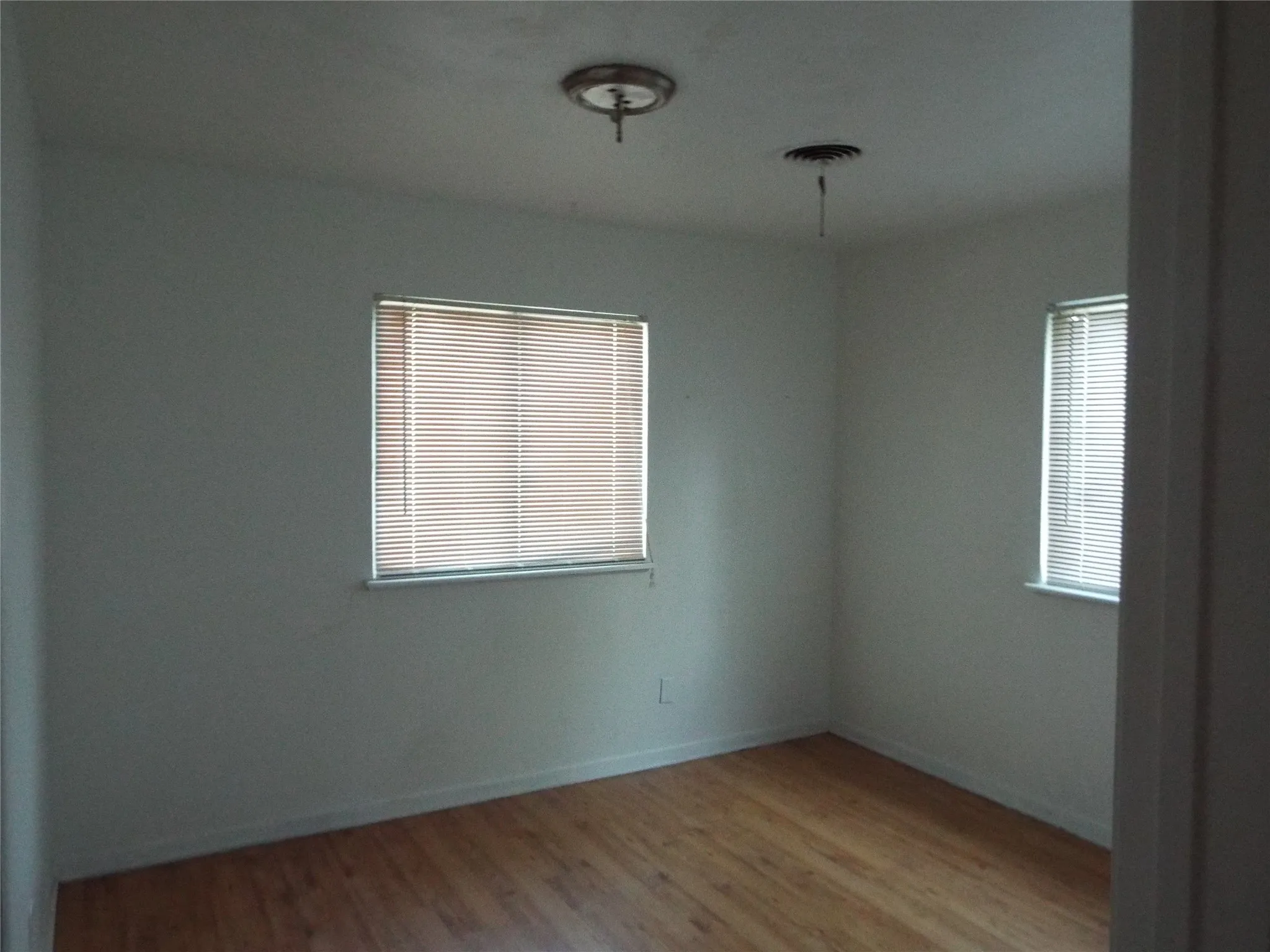 Single Family Residence For Sale in Tarrant County , 4228 Hardeman Street, Fort Worth, Texas 76119, 3 Bedroom, 1 Bathroom, Garage spaces, 1,130 Sqft, built in 1959, mls#21321124, Real Estate Agent in Fort Worth, Homes For Sale in Tarrant county, Homes For Sale in Fort Worth, Realtor in Fort Worth Texas, Real Estate Brokerage Independent Realty Texas, Luminita Cordes Realtor