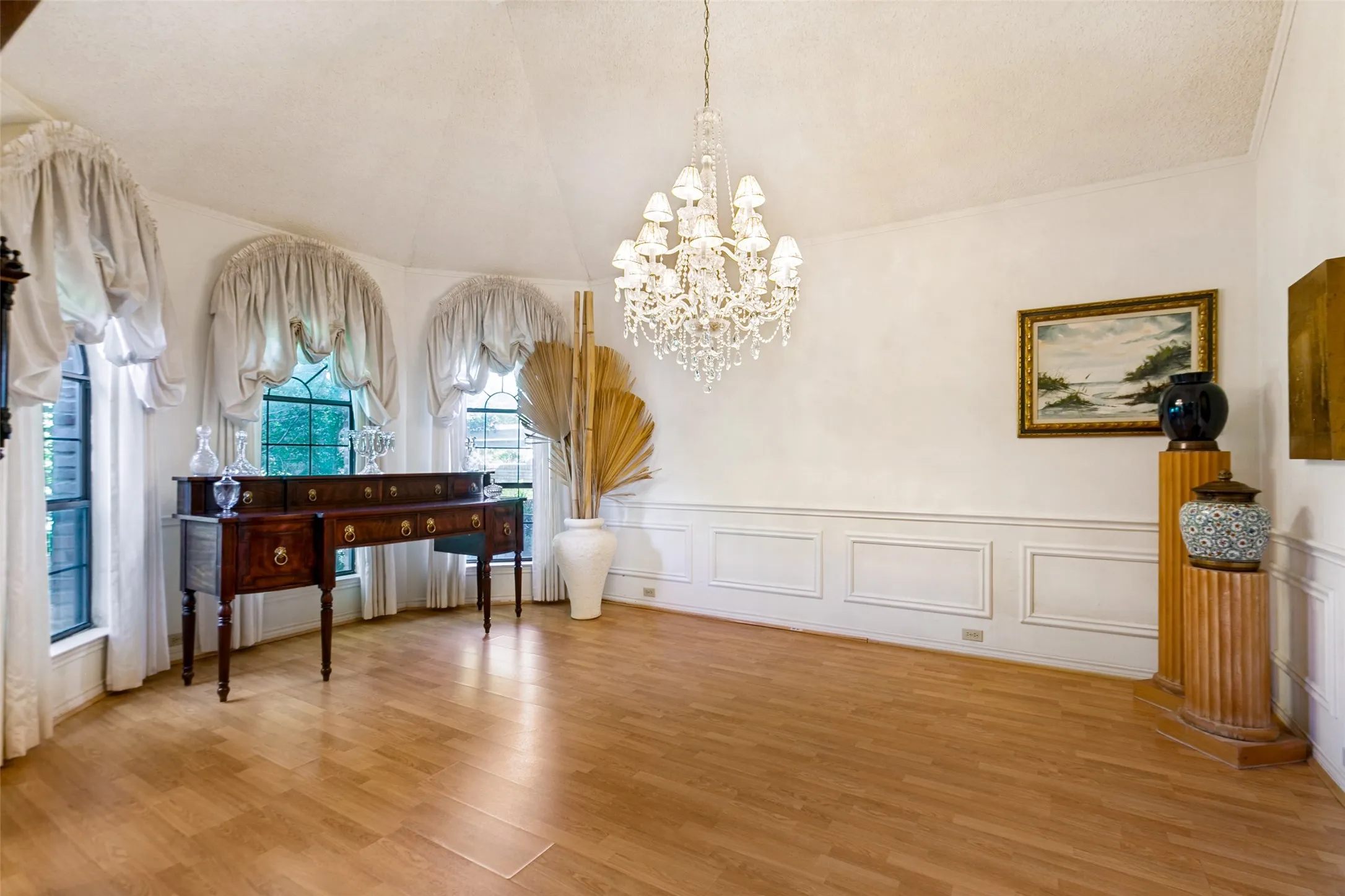Single Family Residence For Sale in Dallas County , 14784 Lochinvar Court, Addison, Texas 75254, 3 Bedroom, 3 Bathroom, 2 Garage spaces, 2,928 Sqft, built in 1983, mls#21320972, Real Estate Agent in Addison, Homes For Sale in Dallas county, Homes For Sale in Addison, Realtor in Addison Texas, Real Estate Brokerage Independent Realty Texas, Luminita Cordes Realtor